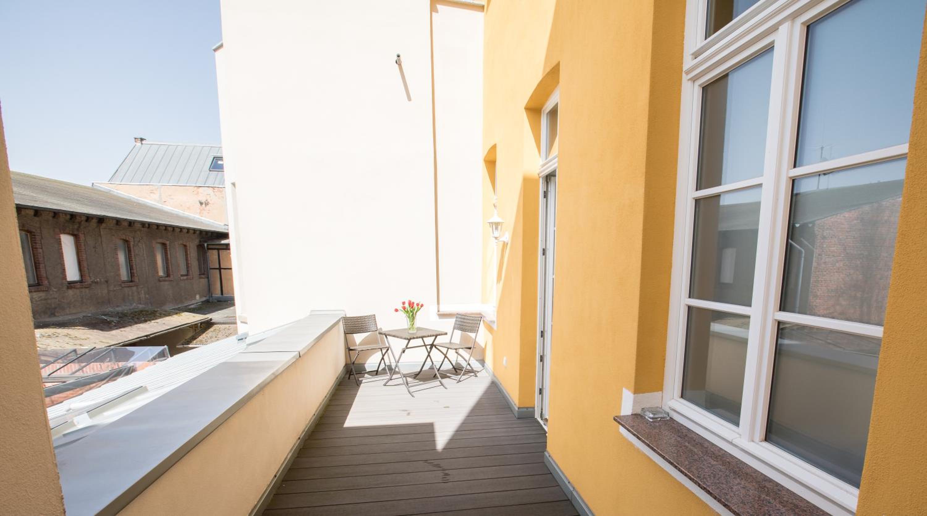 Deluxe Double Room with Balcony - Photo 4