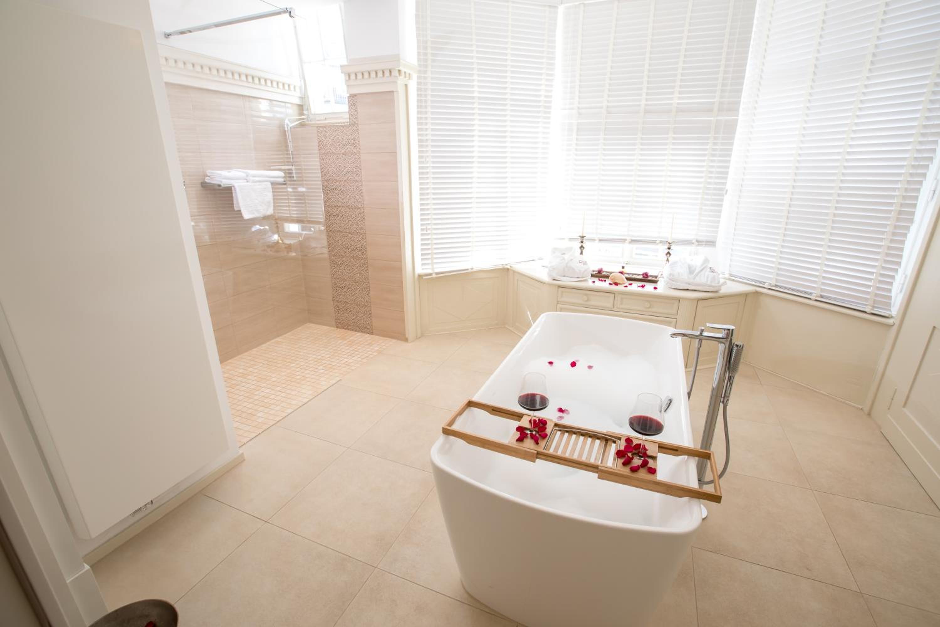 Deluxe Suite - Photo 4