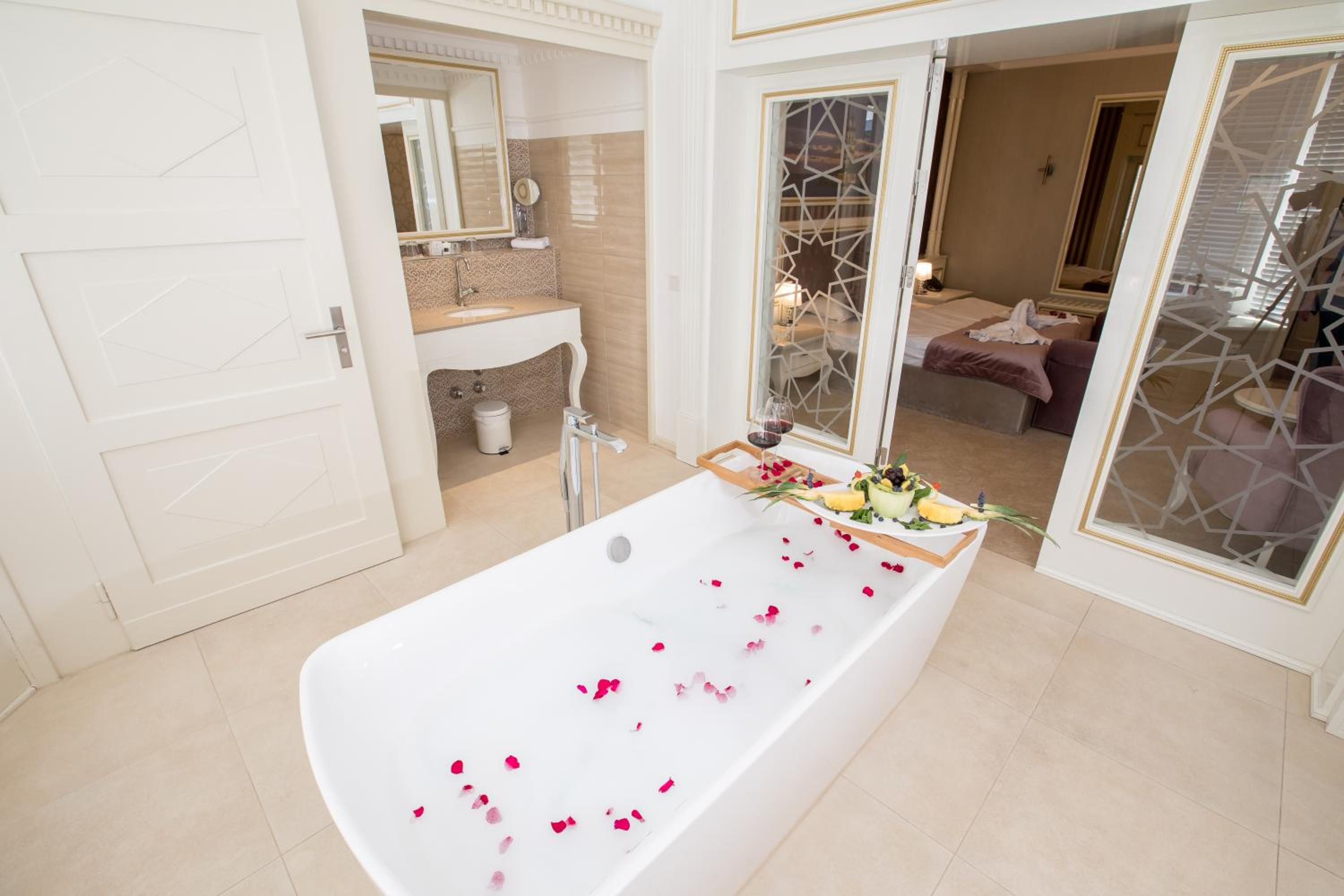 Deluxe Suite - Photo 2