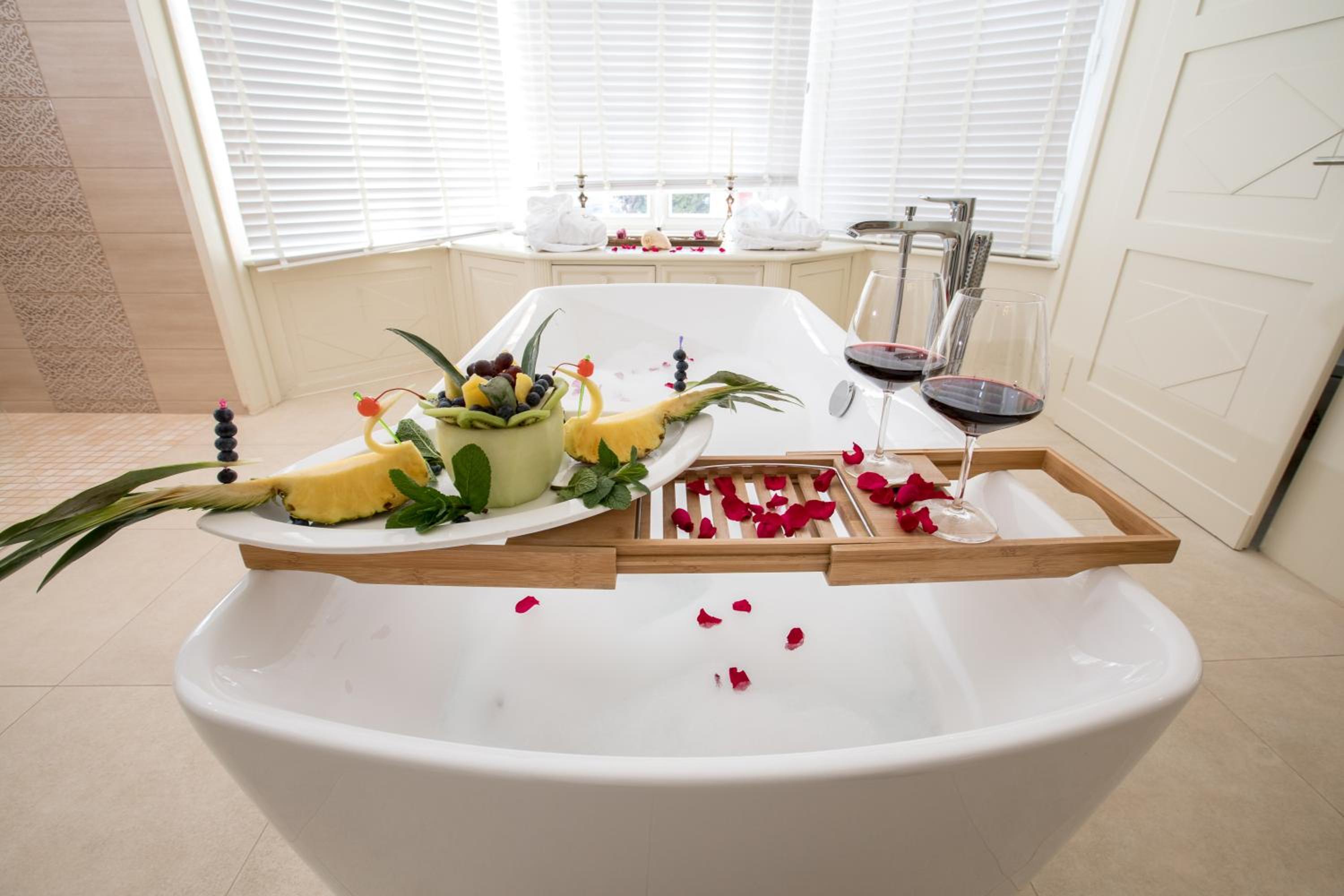 Deluxe Suite - Photo 3