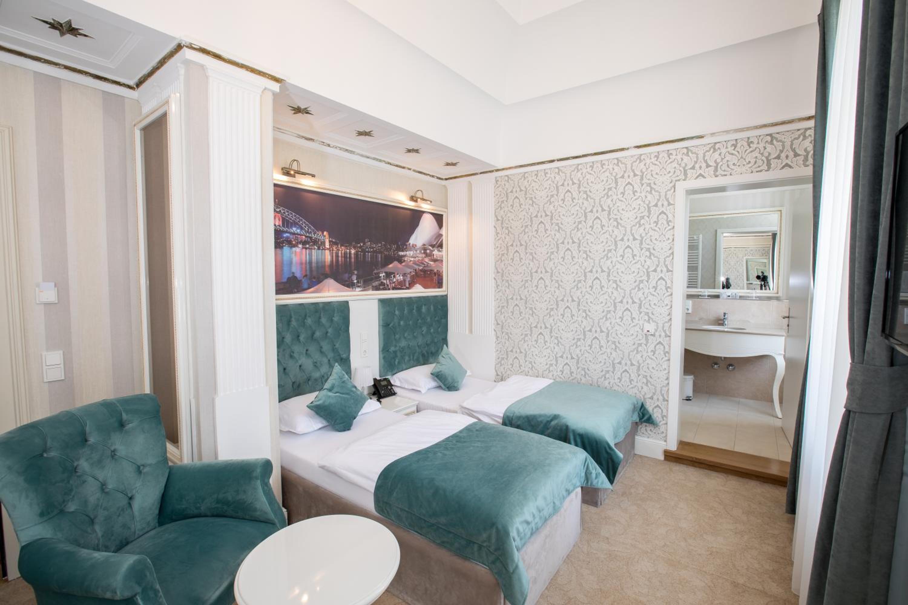 Deluxe Twin Room - Photo 1