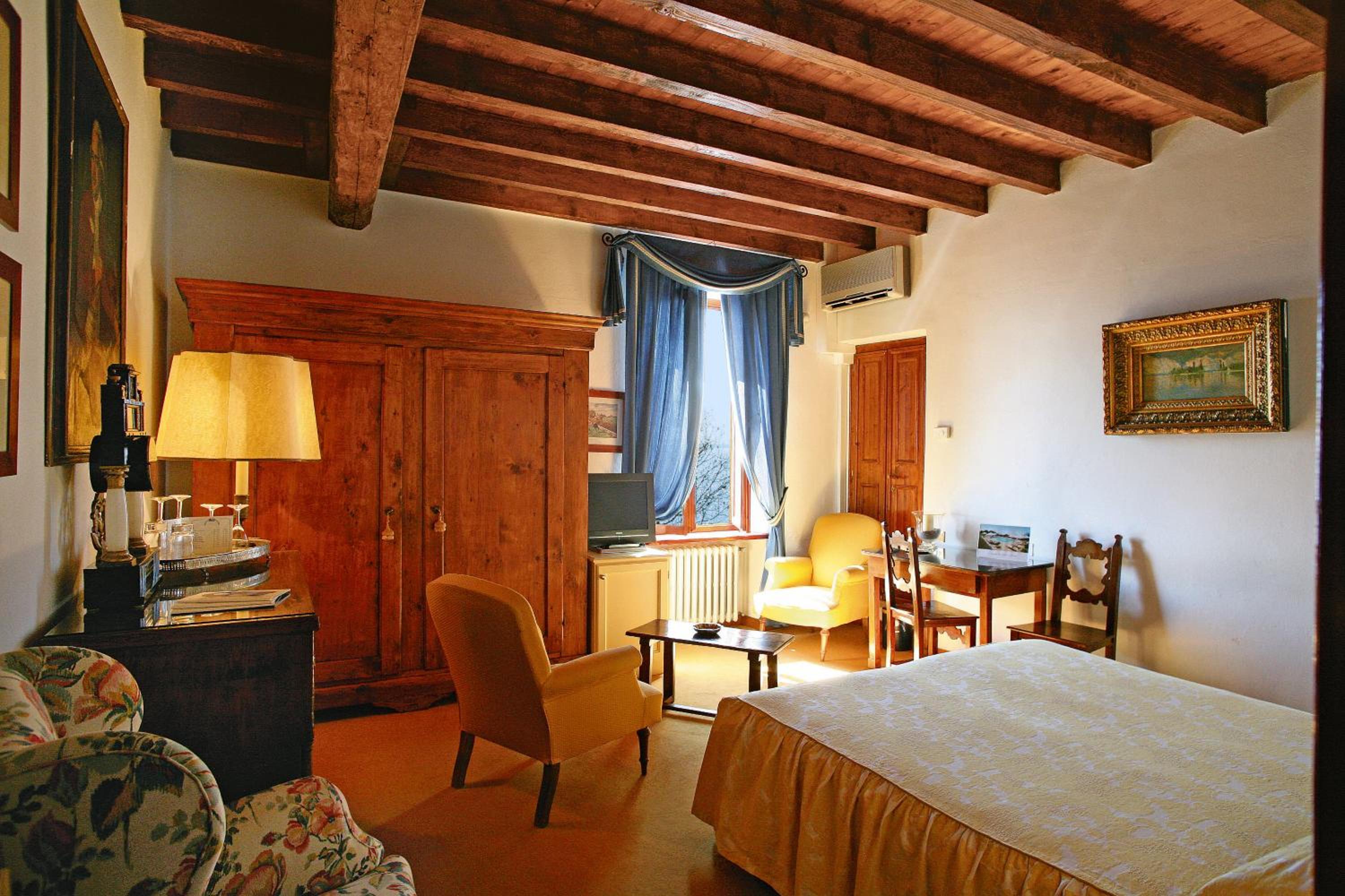 Superior Double or Twin Room with Lake View photo 2