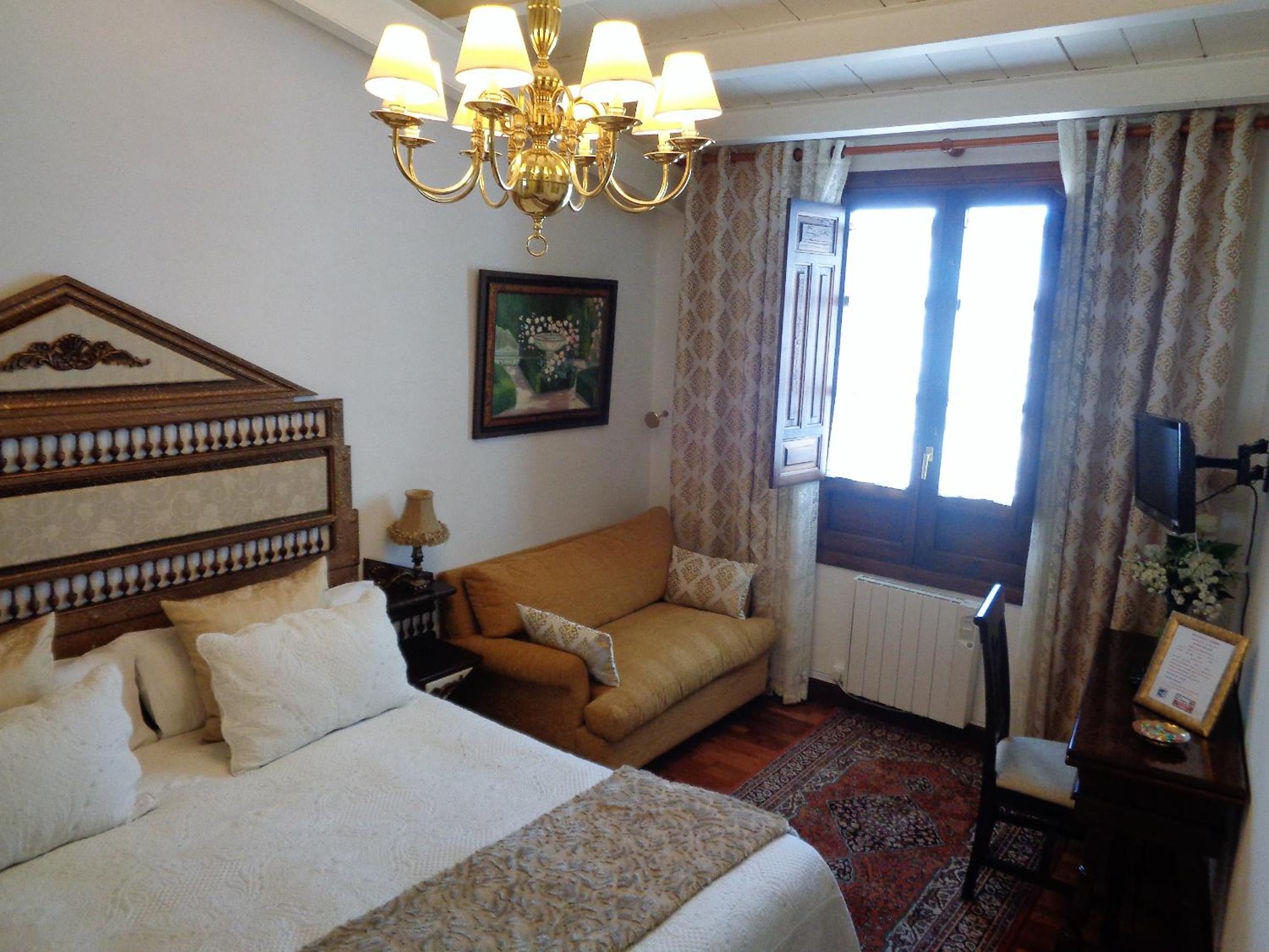 Charm Double Room - Photo 14