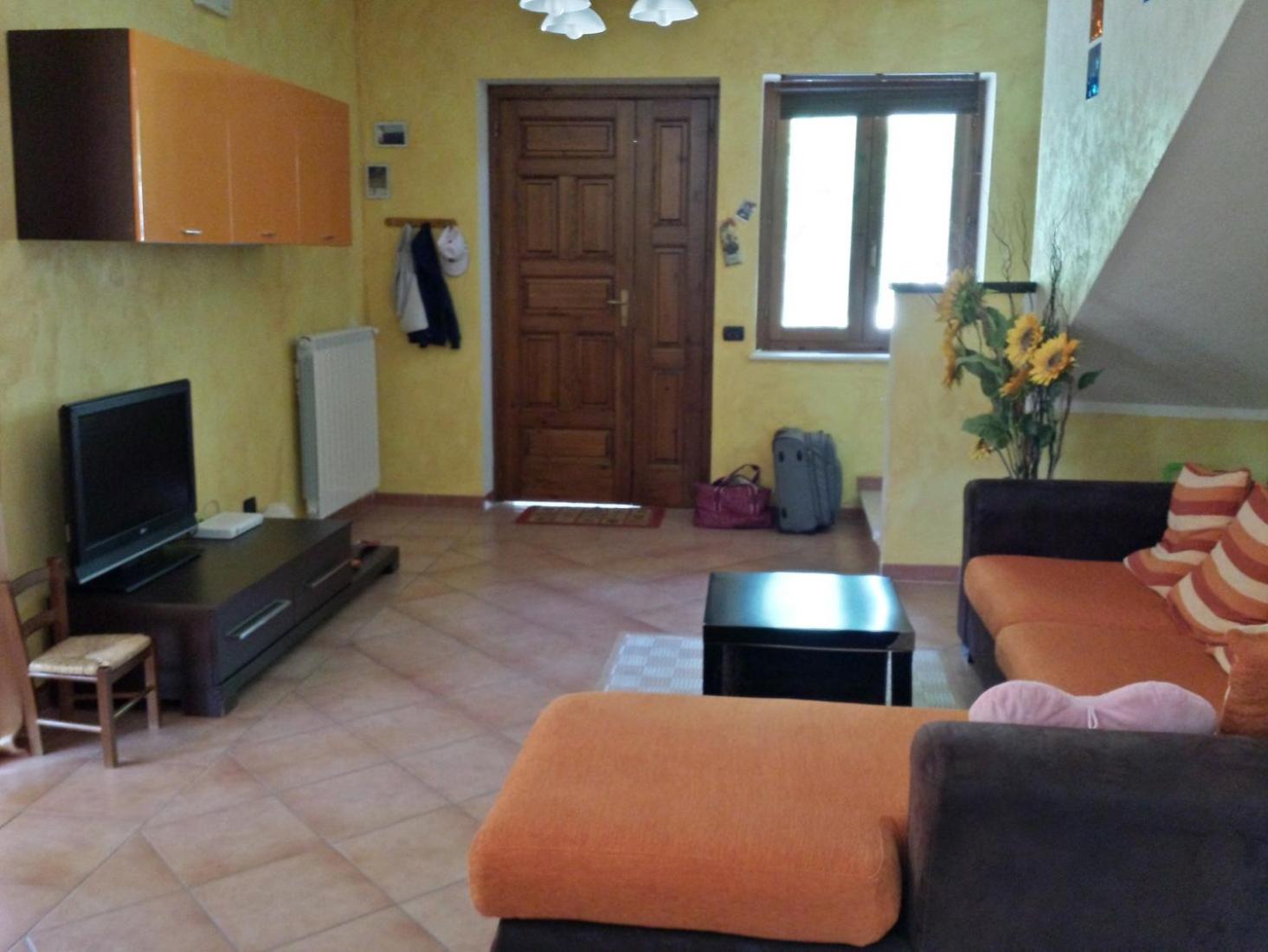 Two-Bedroom House - Photo 1