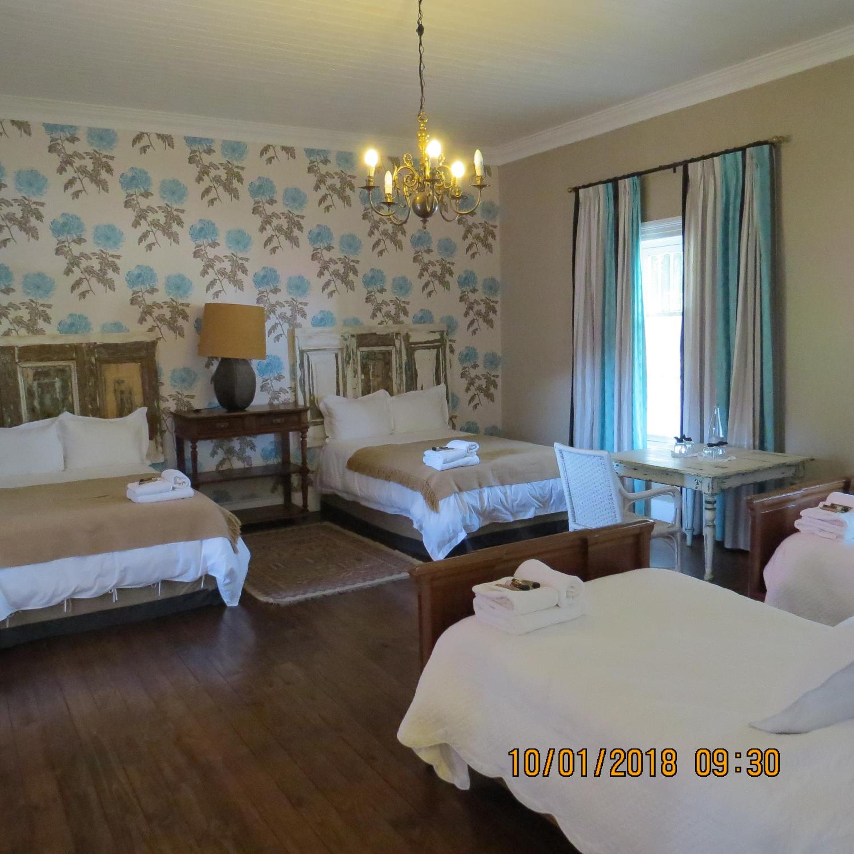Quadruple Room with Shared Bathroom photo 3