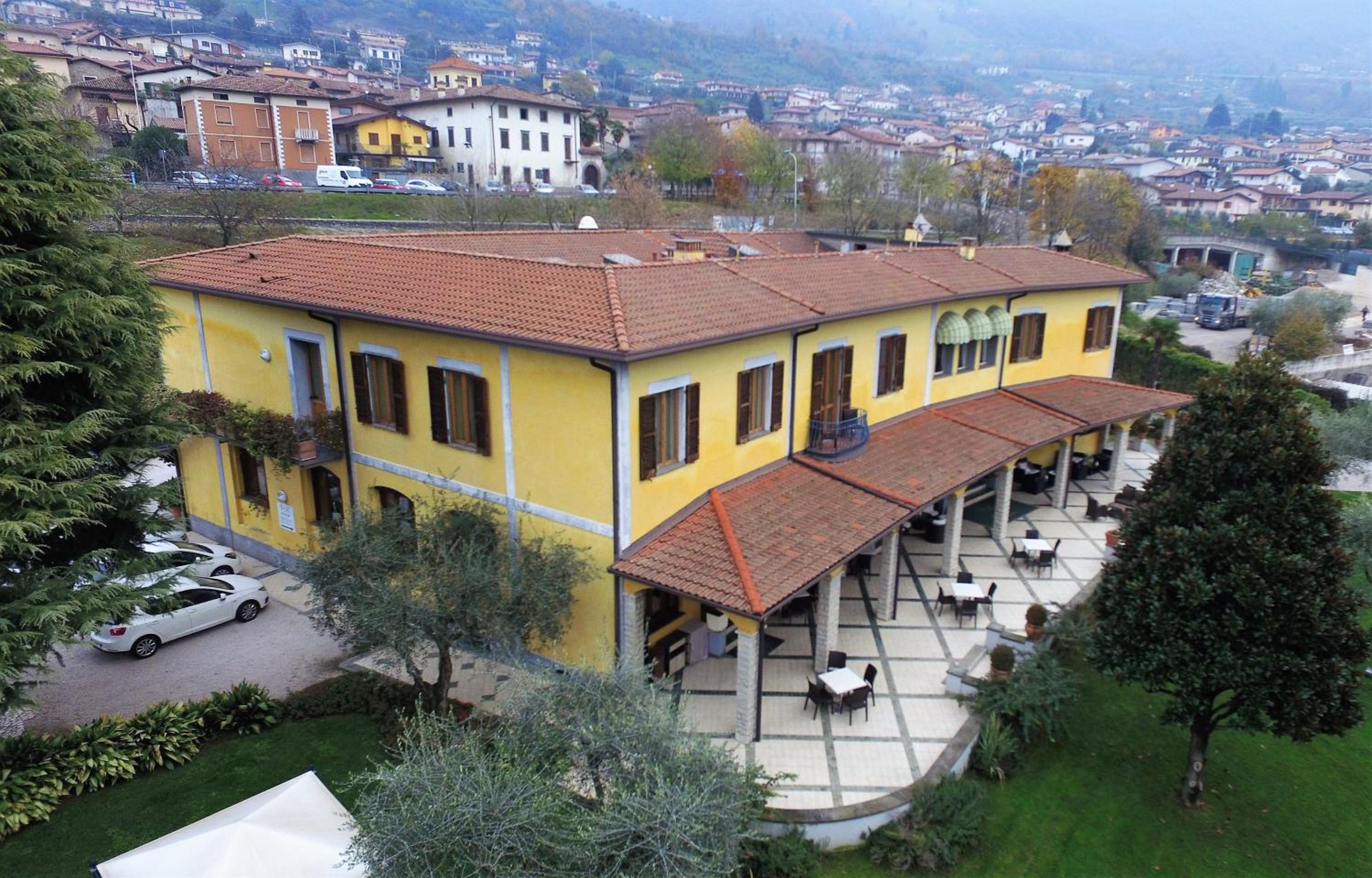 Double Room with Balcony - Photo 2