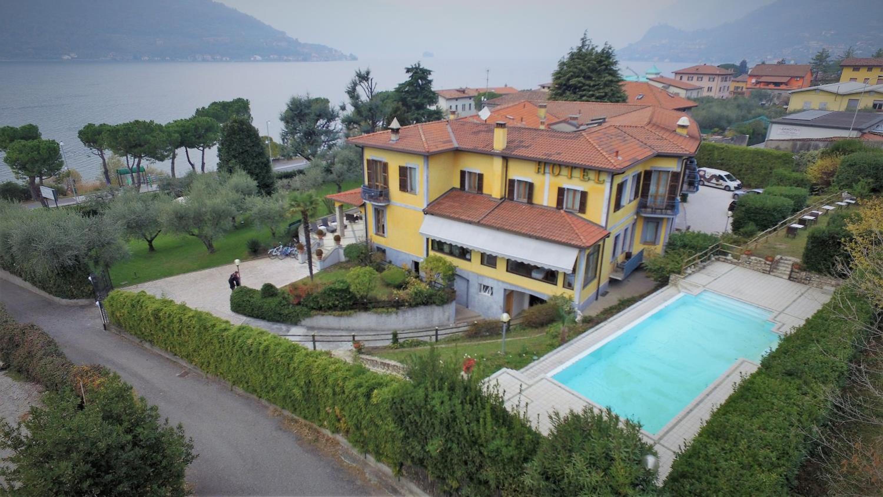 Double Room with Balcony - Photo 4