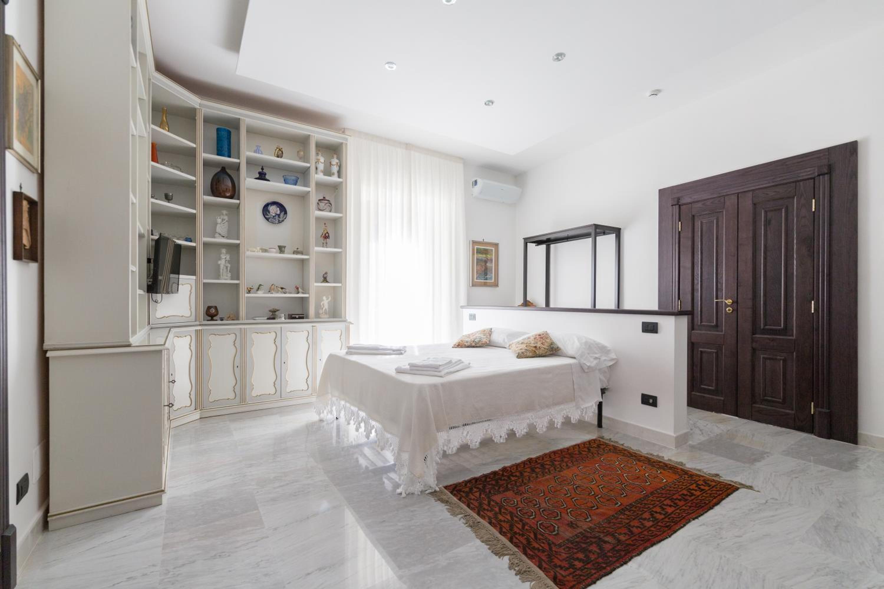 Deluxe Queen Suite