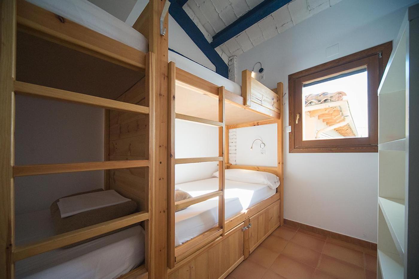 Bed in 8-Bed Mixed Dormitory Room photo 3