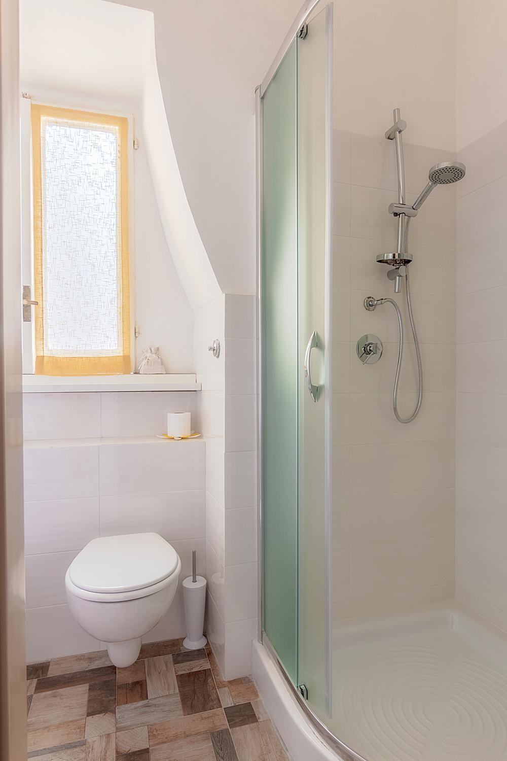 Quadruple Room with Private Bathroom - Photo 15