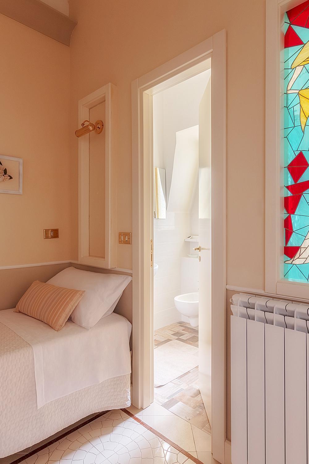 Quadruple Room with Private Bathroom - Photo 14