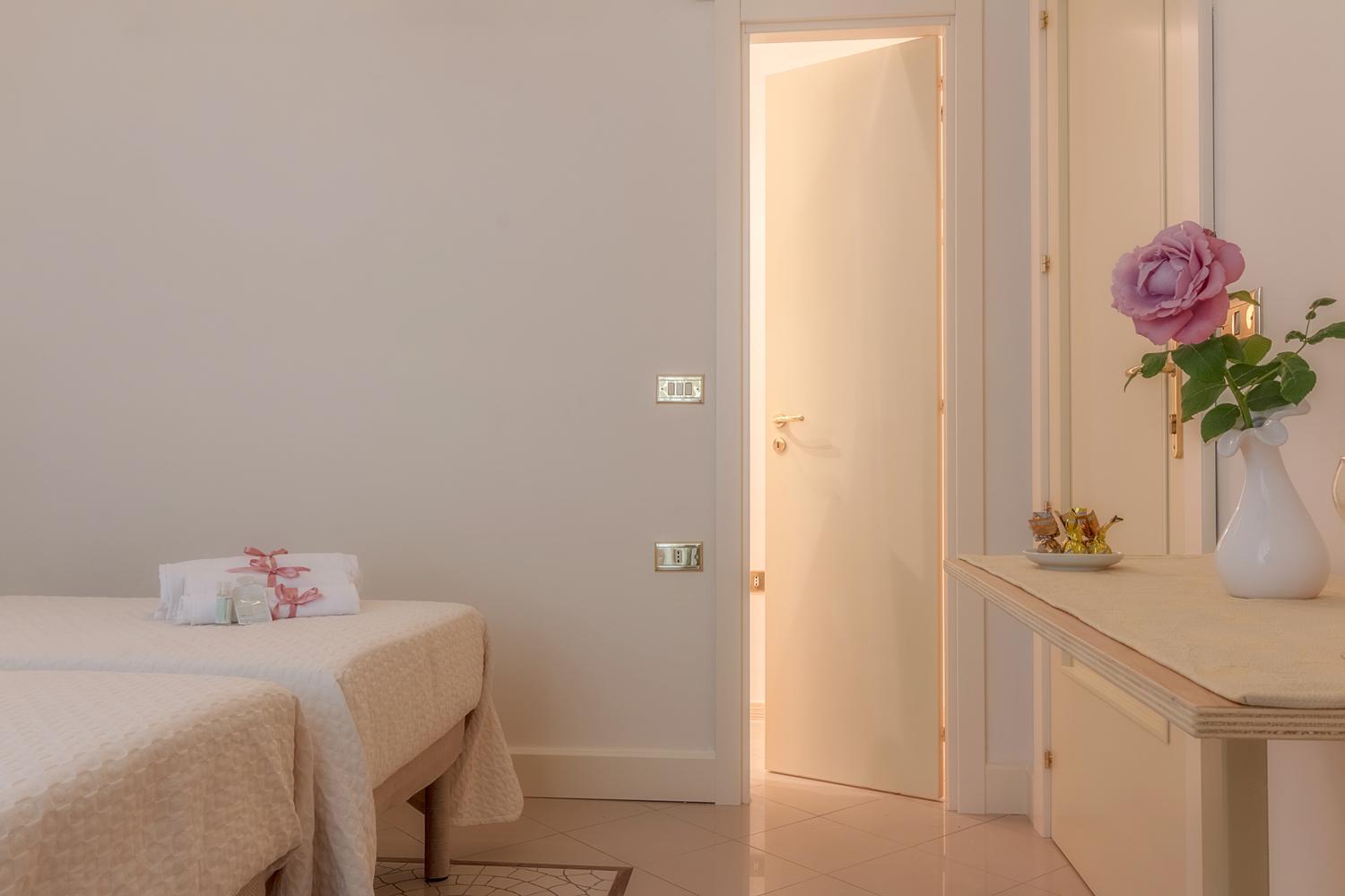 Deluxe Double or Twin Room - Photo 4