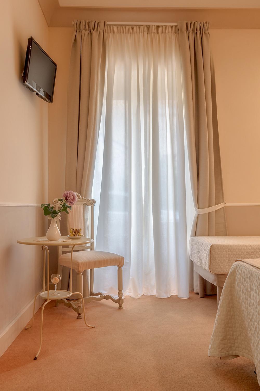 Quadruple Room with Private Bathroom - Photo 10