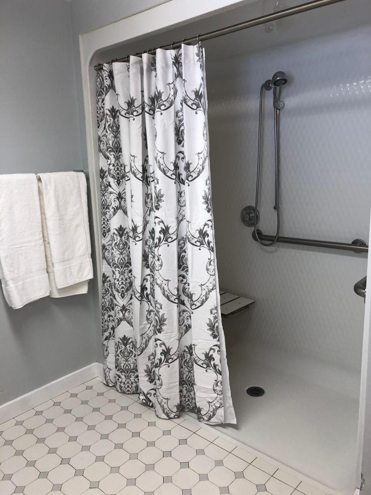 Deluxe Queen Room With Two Queen Beds - Disability Access photo 2