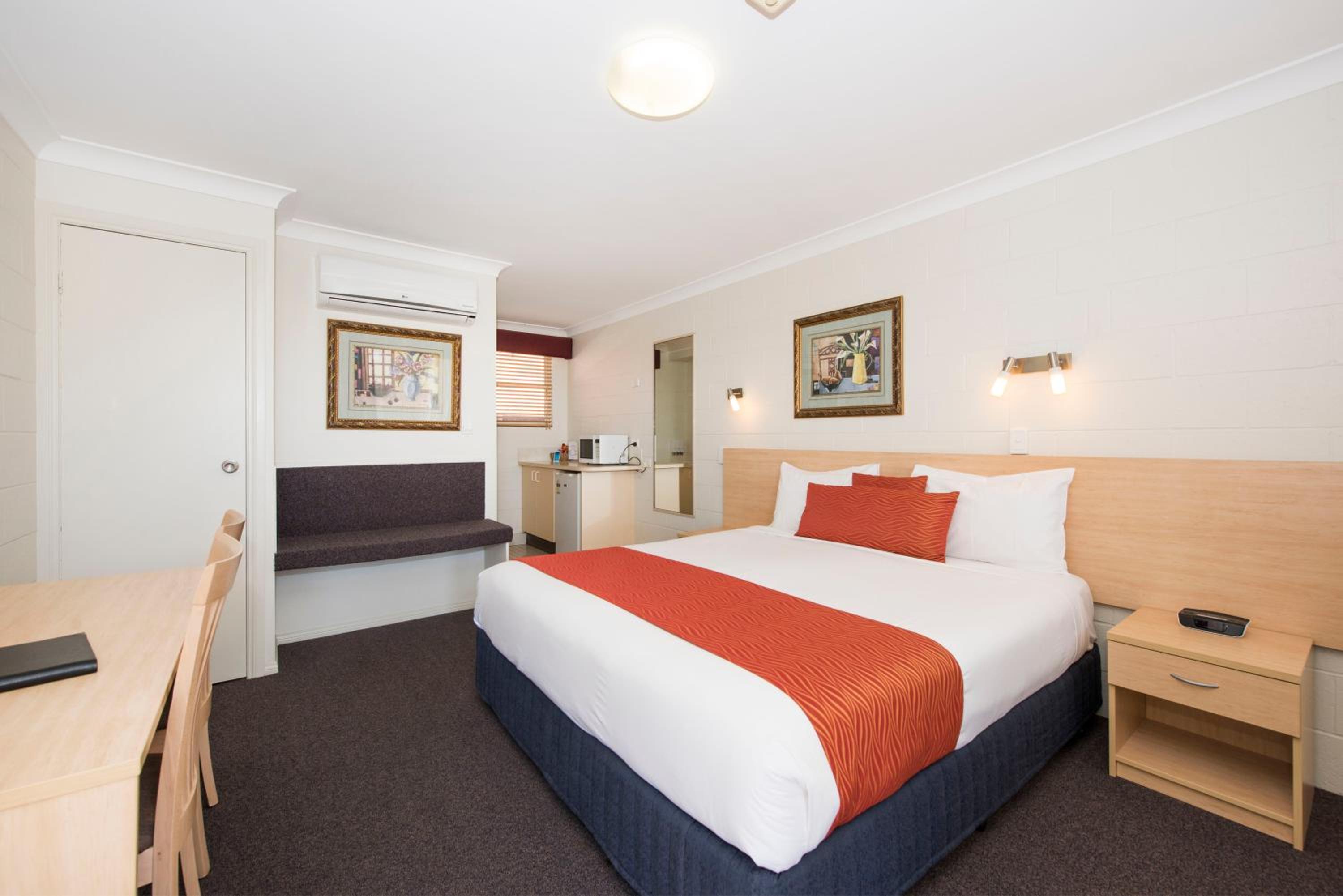 Deluxe King Room photo 3