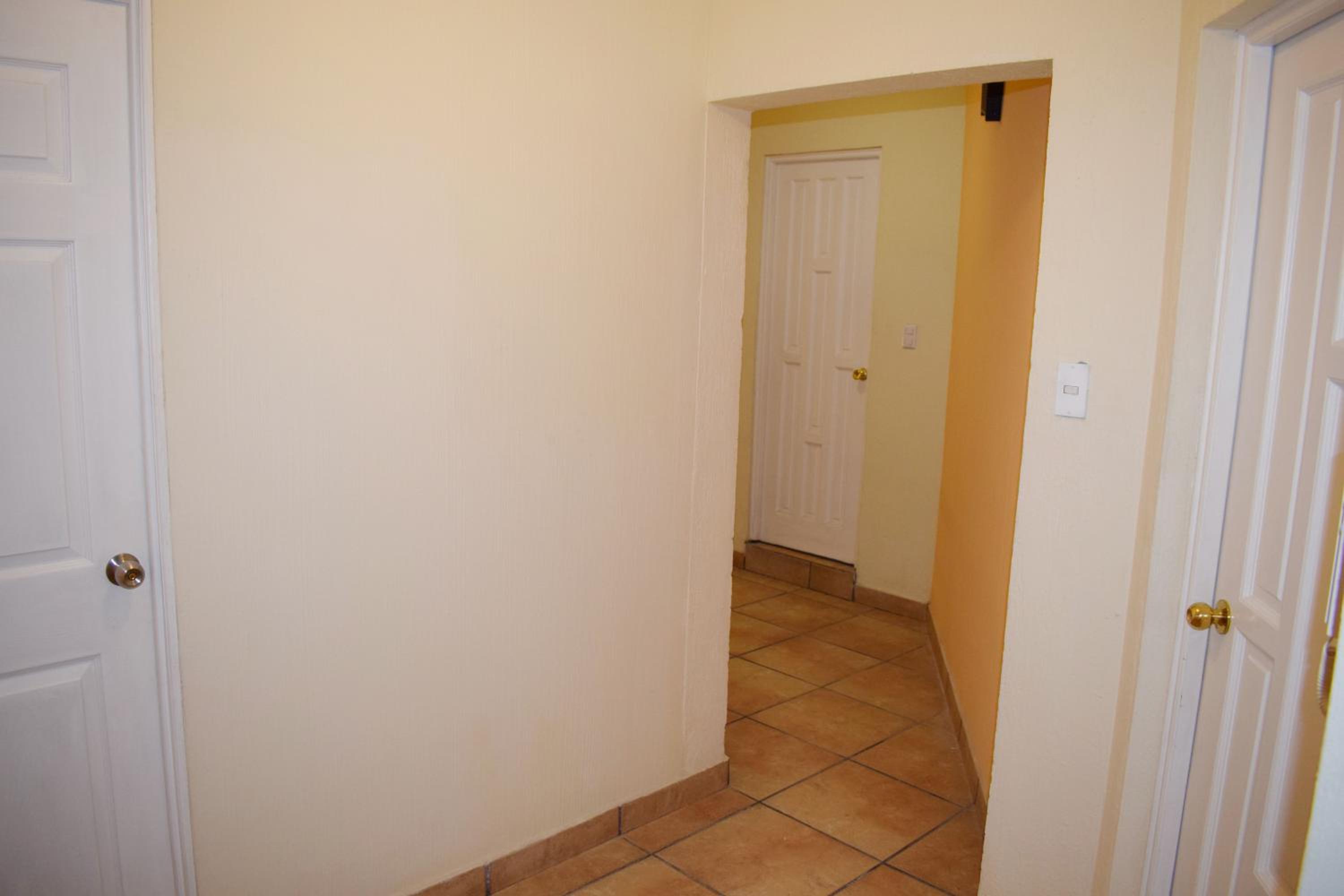 Twin Room with Private Bathroom photo 2