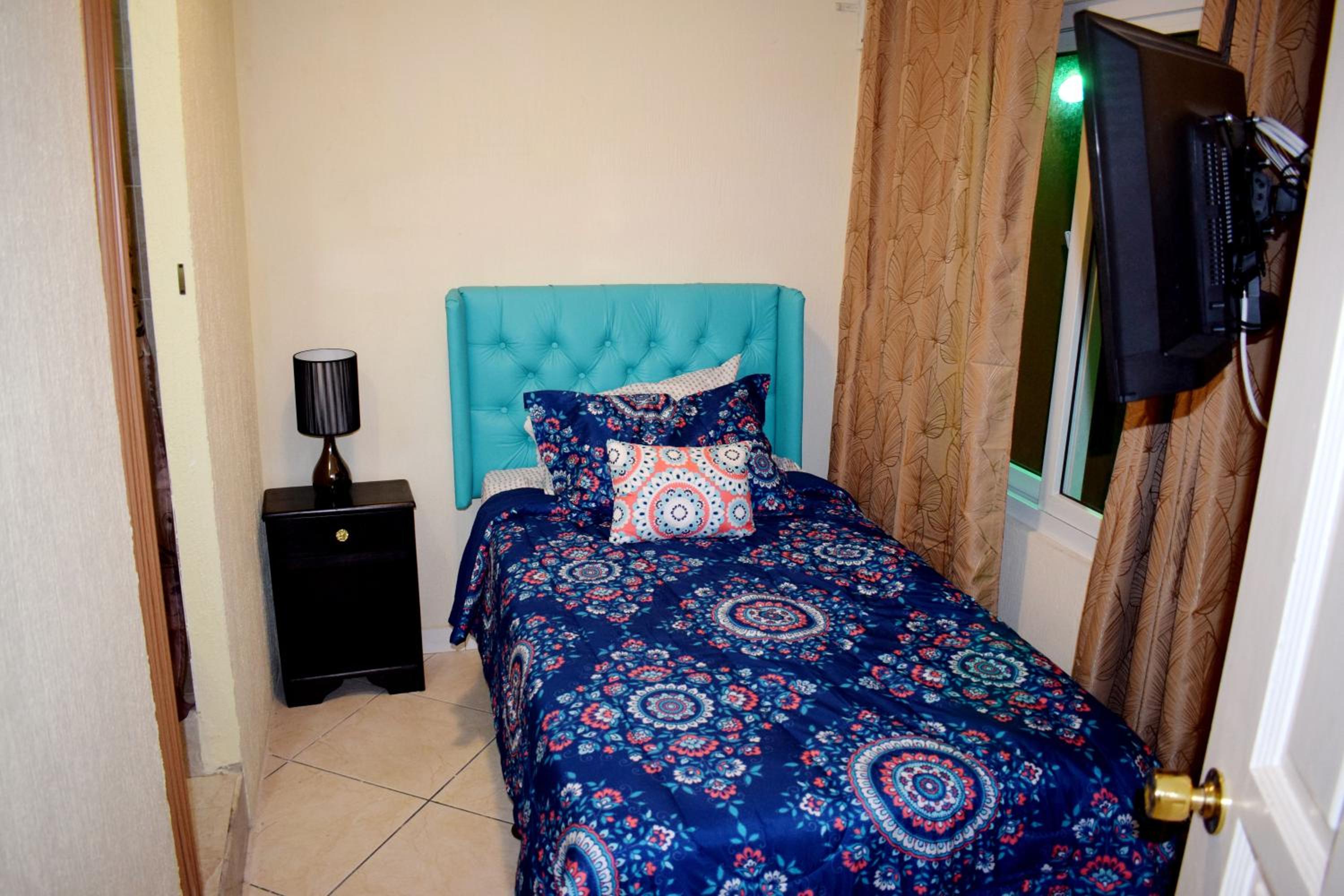Single Room with Private Bathroom photo 3