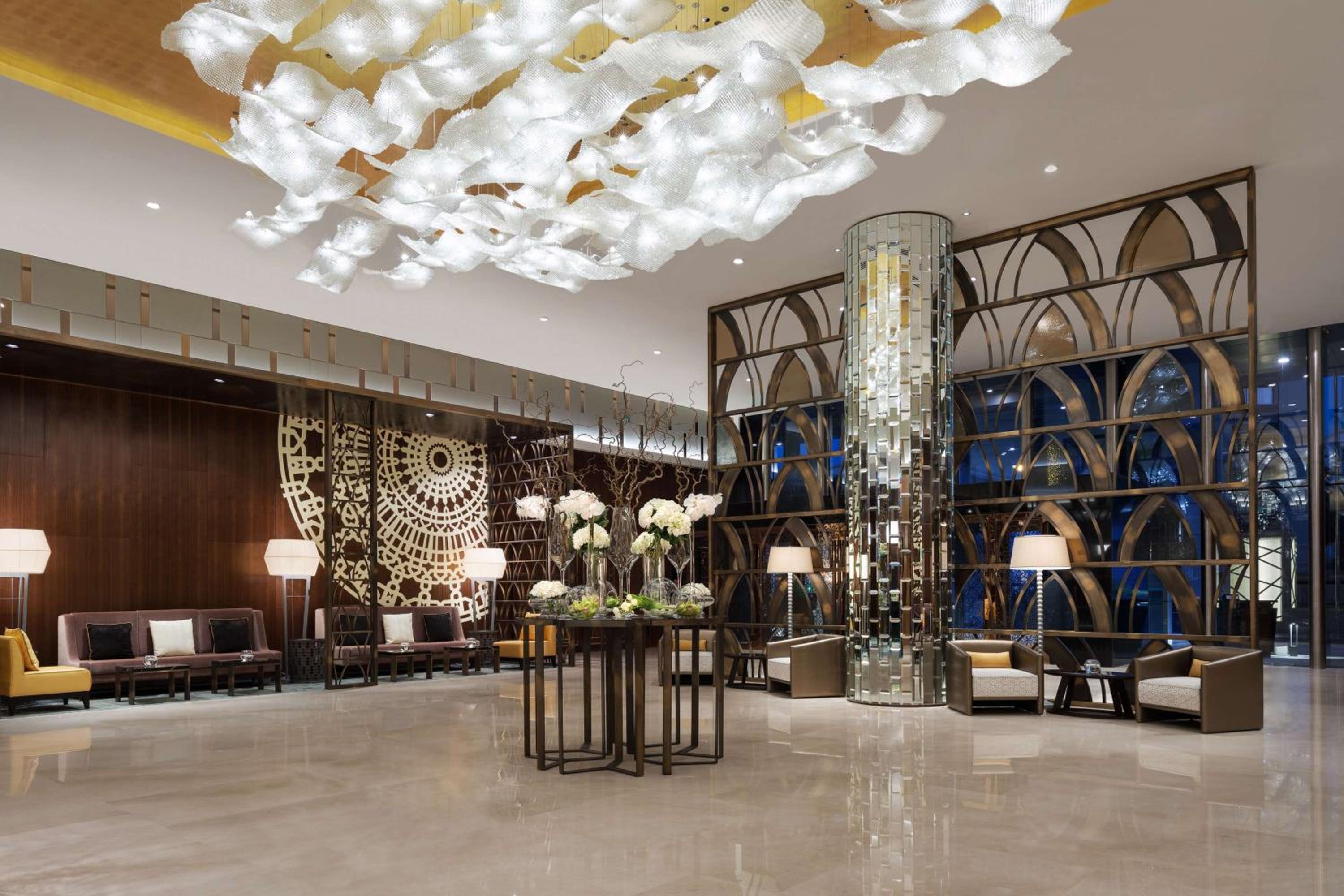 Premium King Room - Photo 4