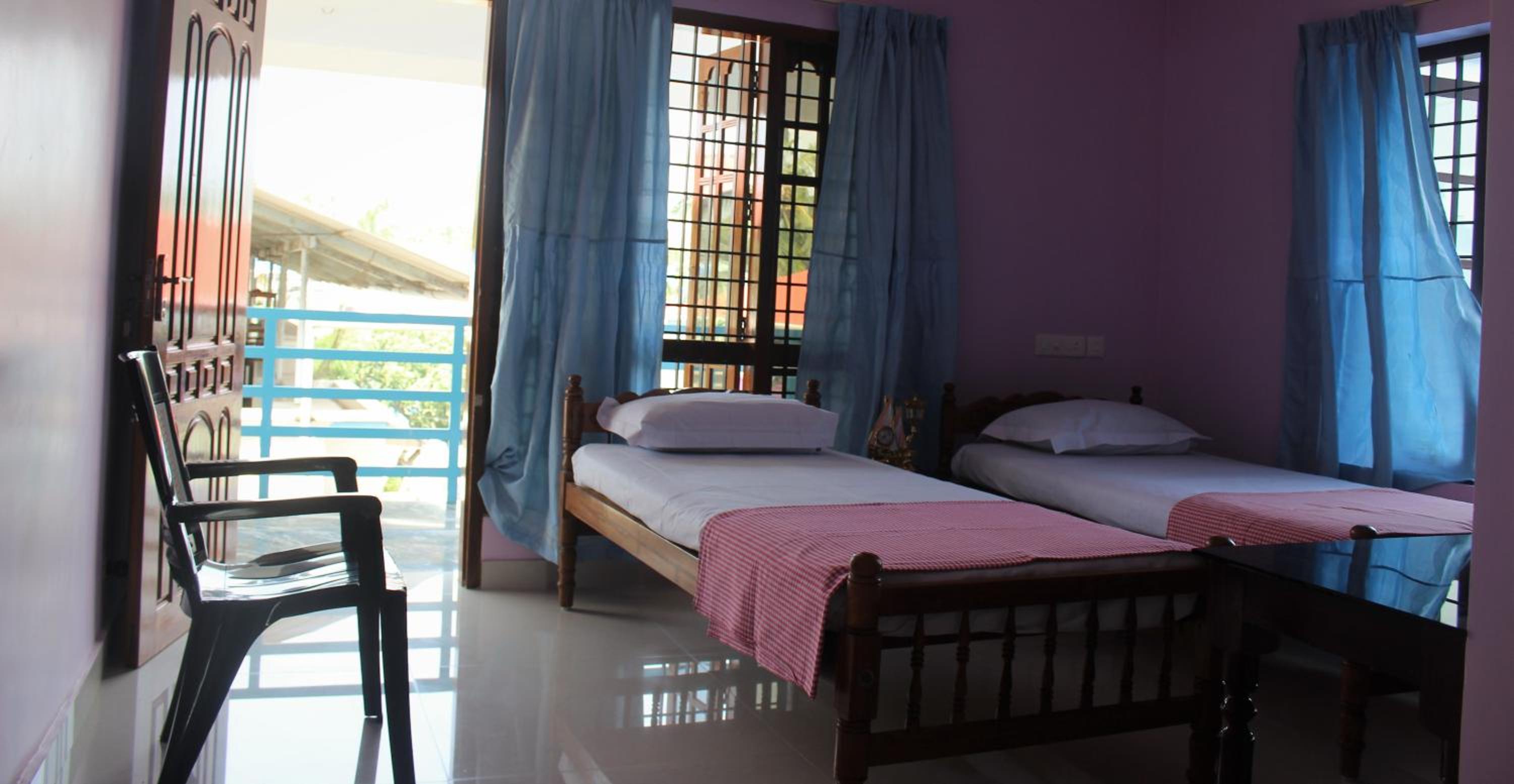 Standard Double Room with Fan - Photo 3