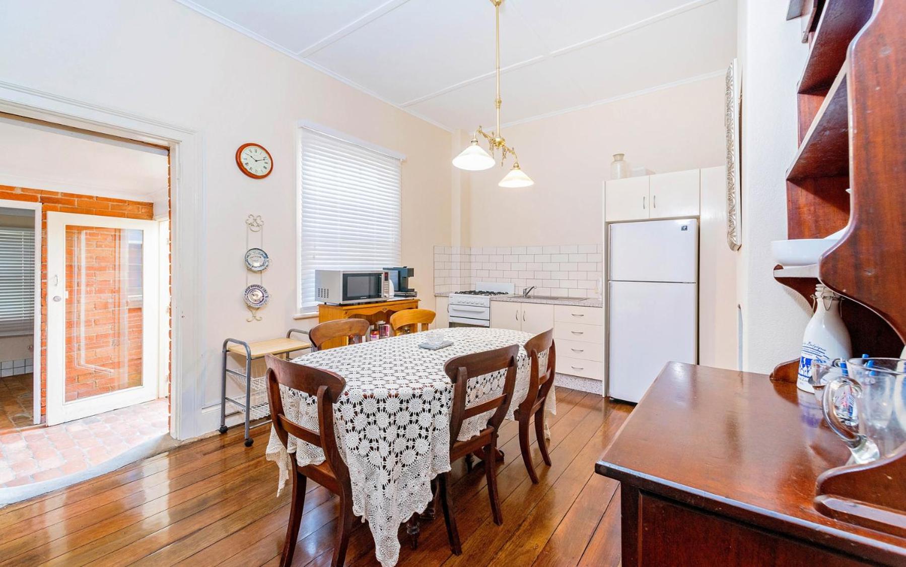 Apartment photo 2