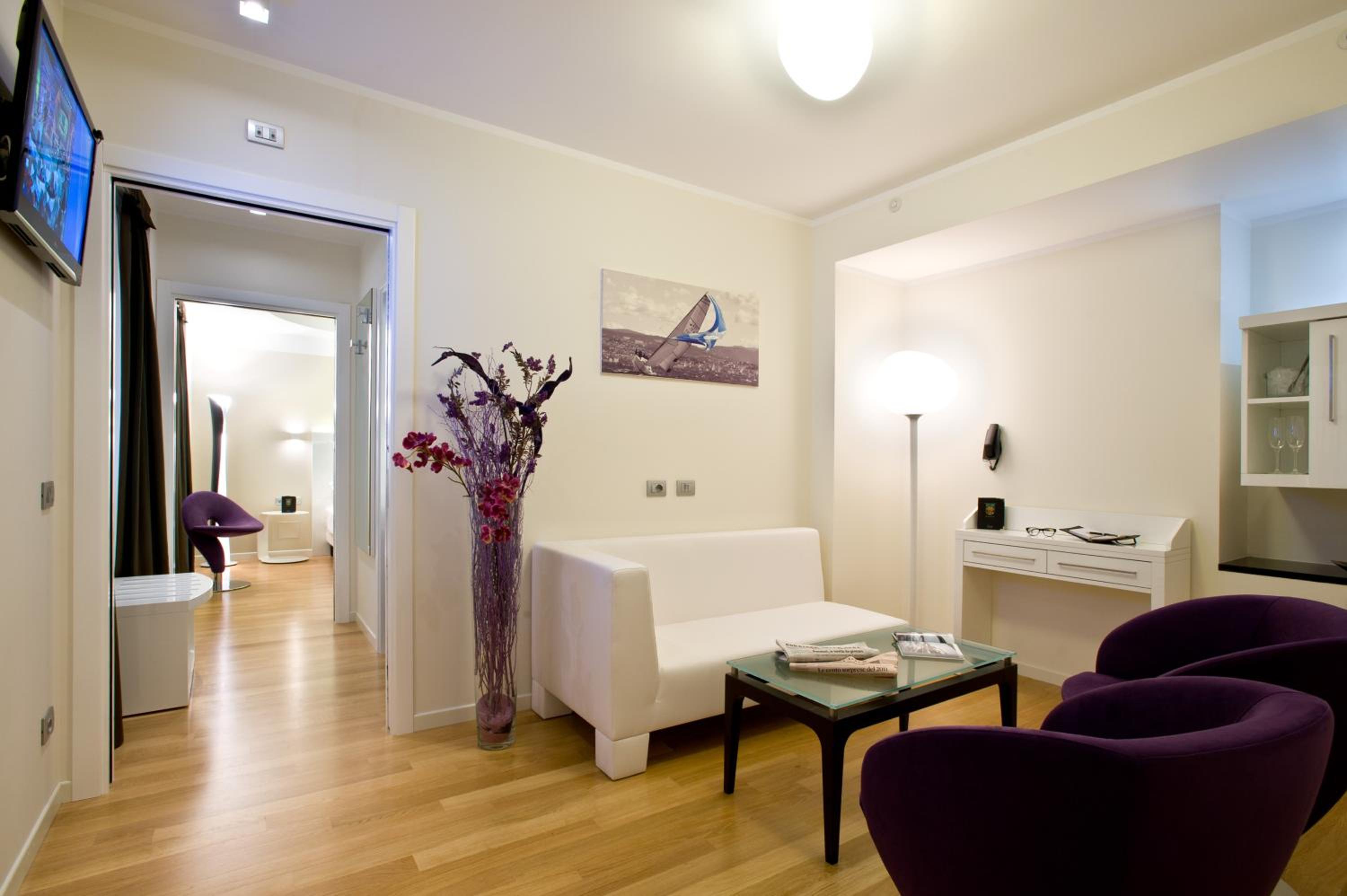 Deluxe Suite with Bath