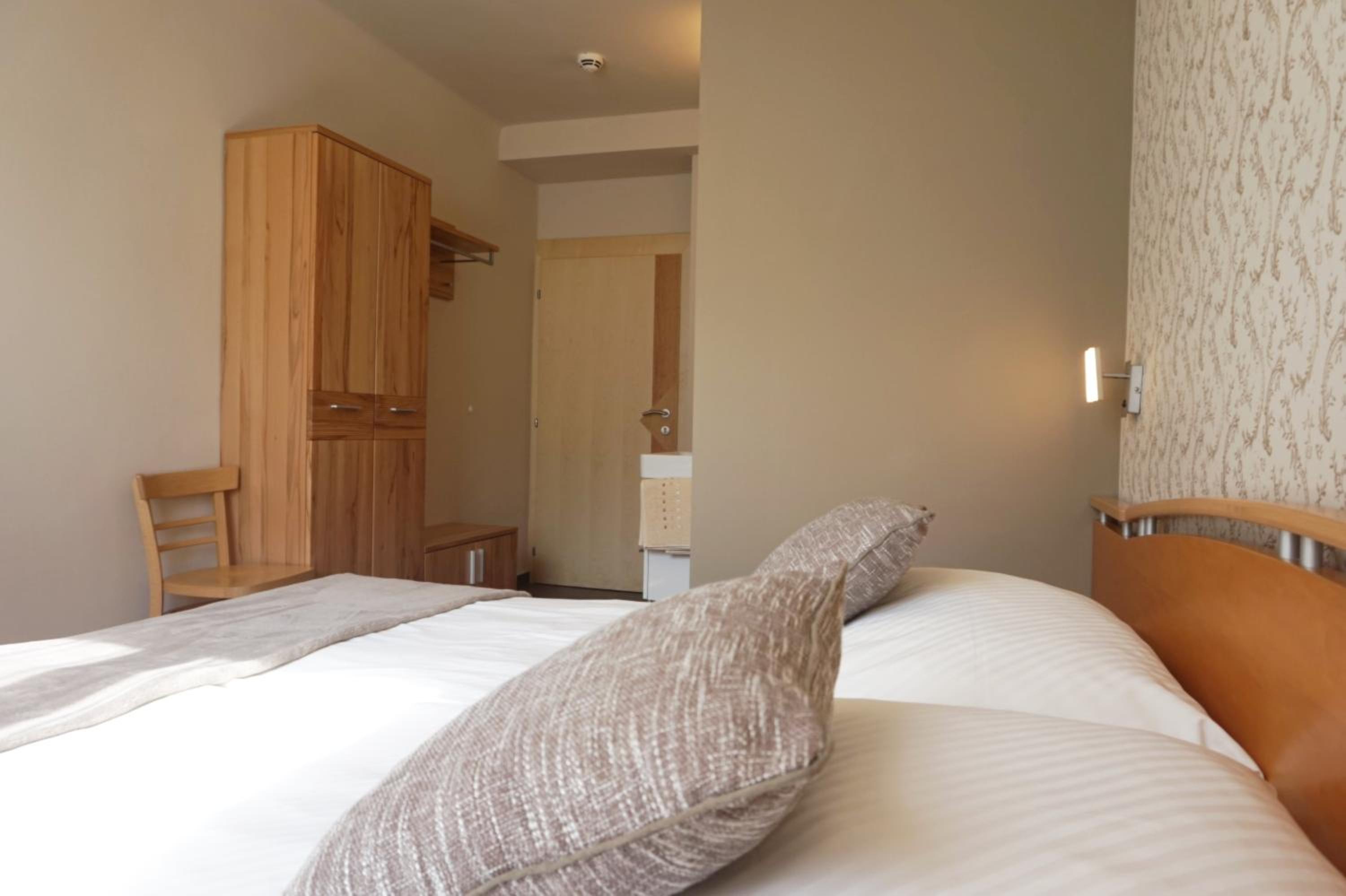 City Room - Photo 4