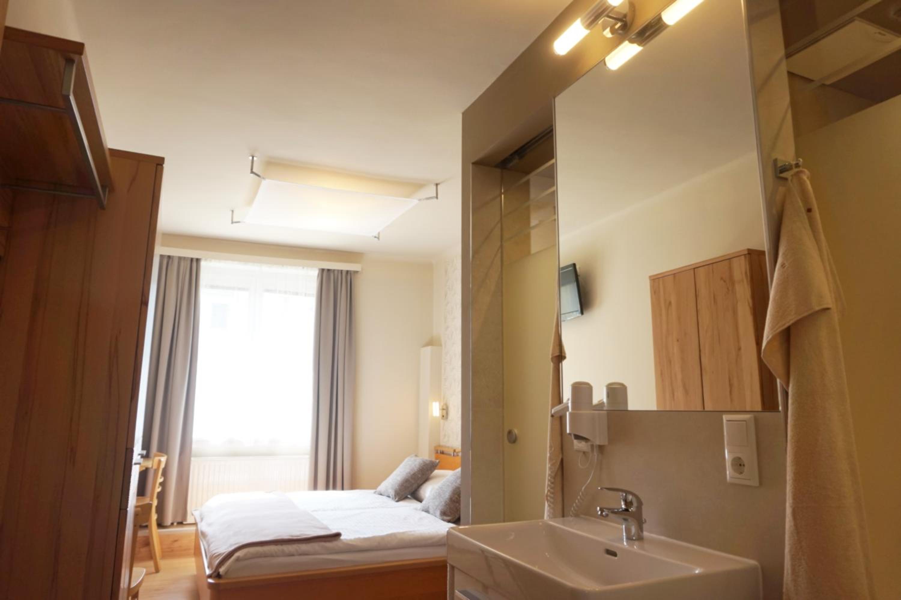 City Room - Photo 3