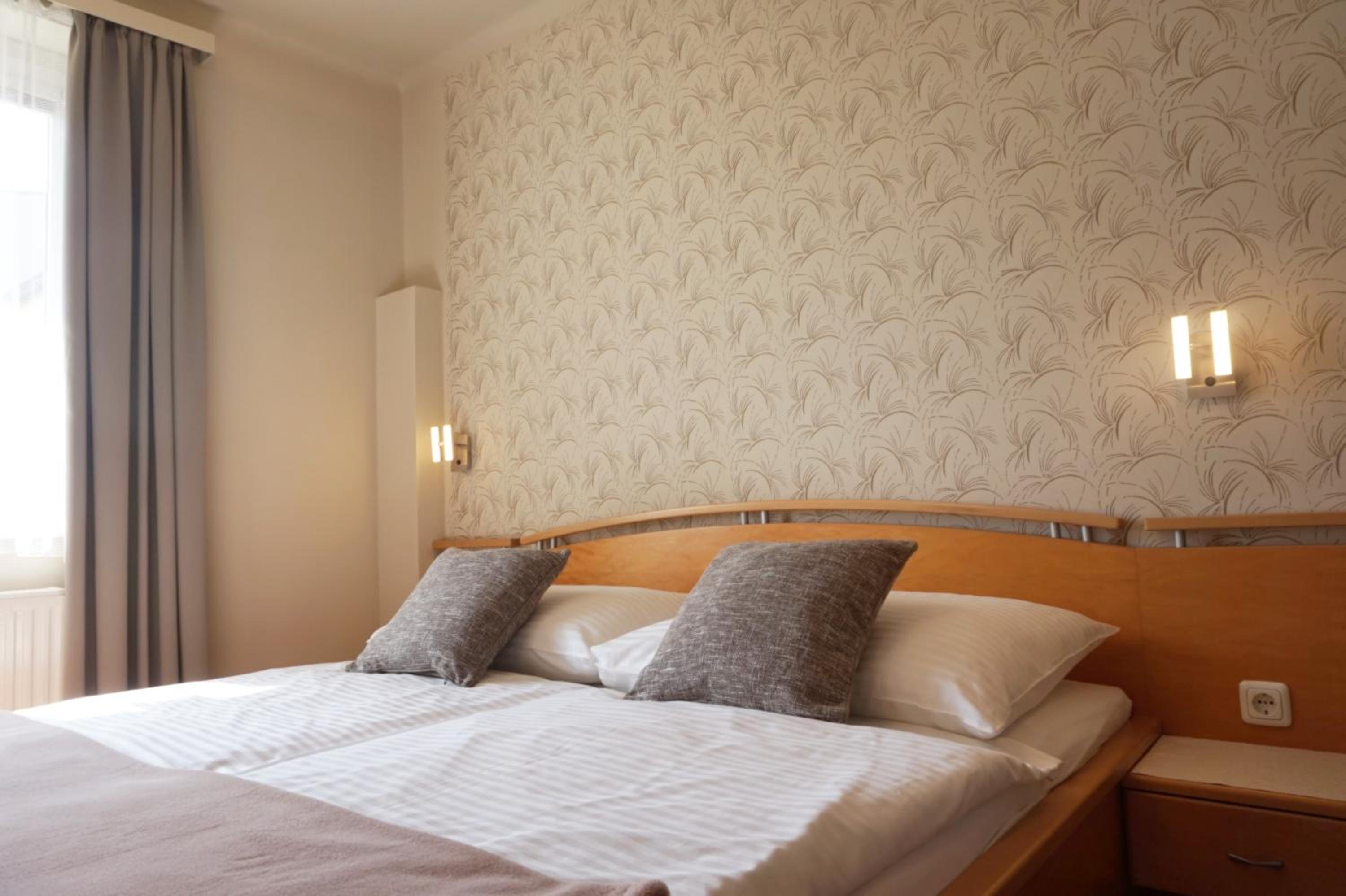 City Room - Photo 2