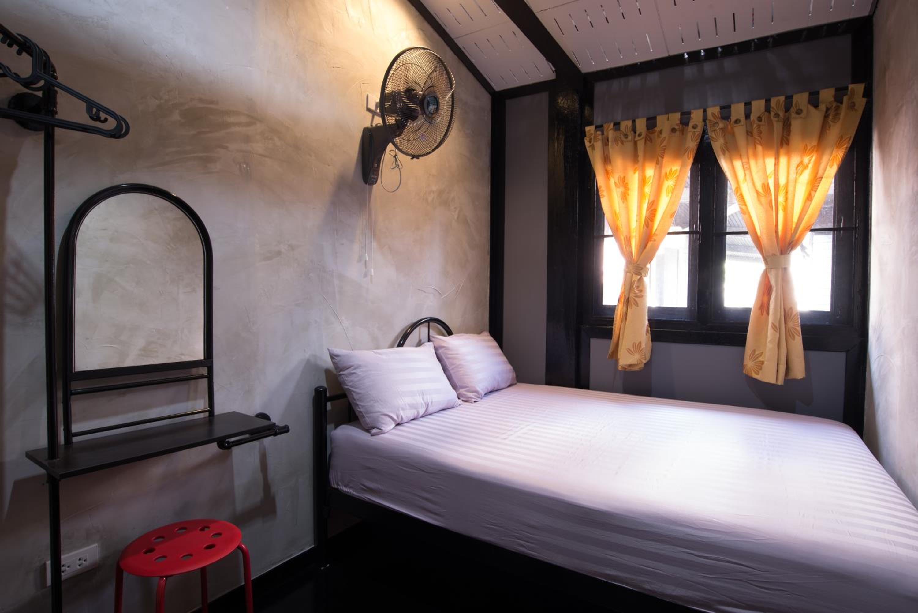 Double Fan Room with Shared Bathroom photo 1