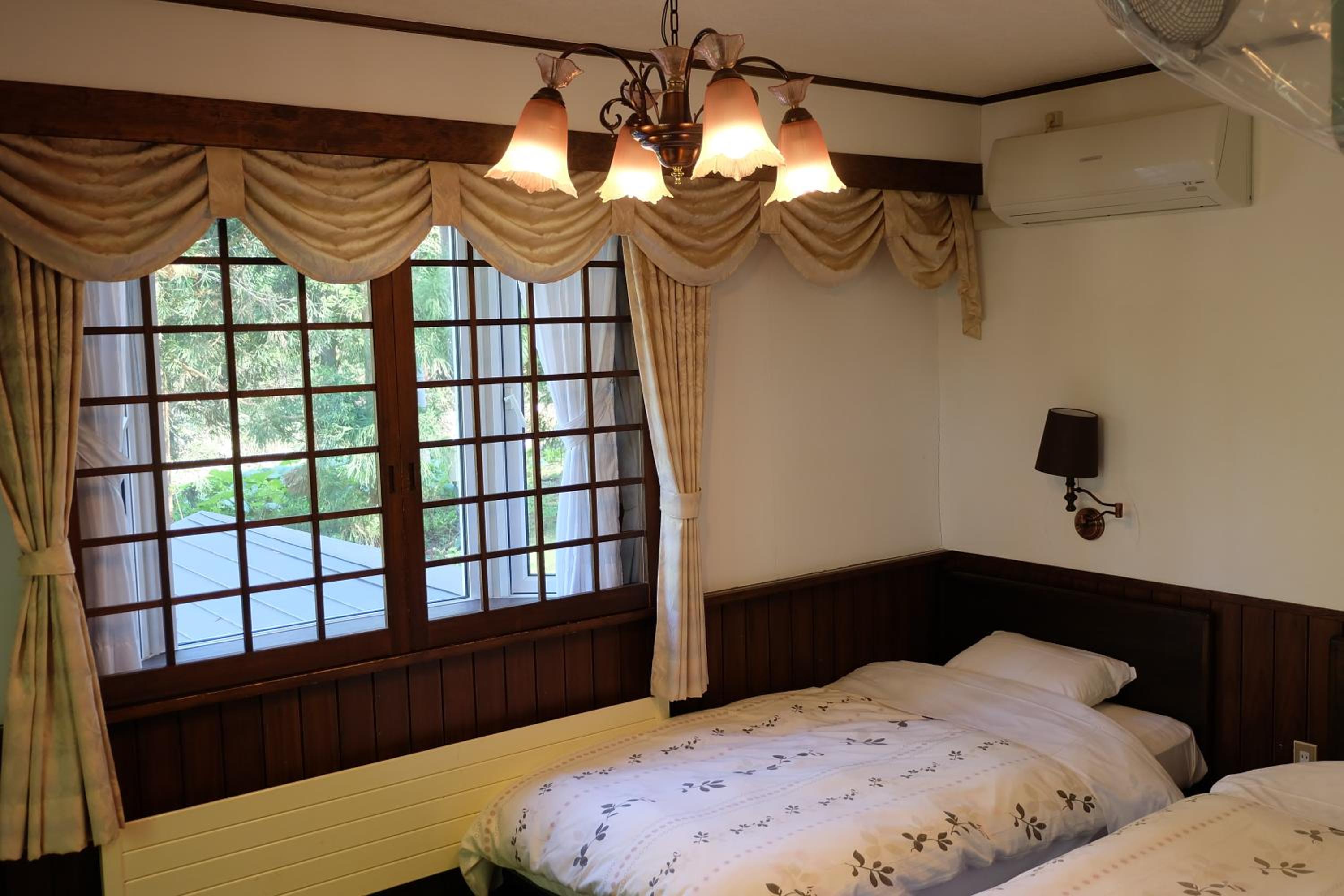 Twin Room With Shared Bathroom photo 3