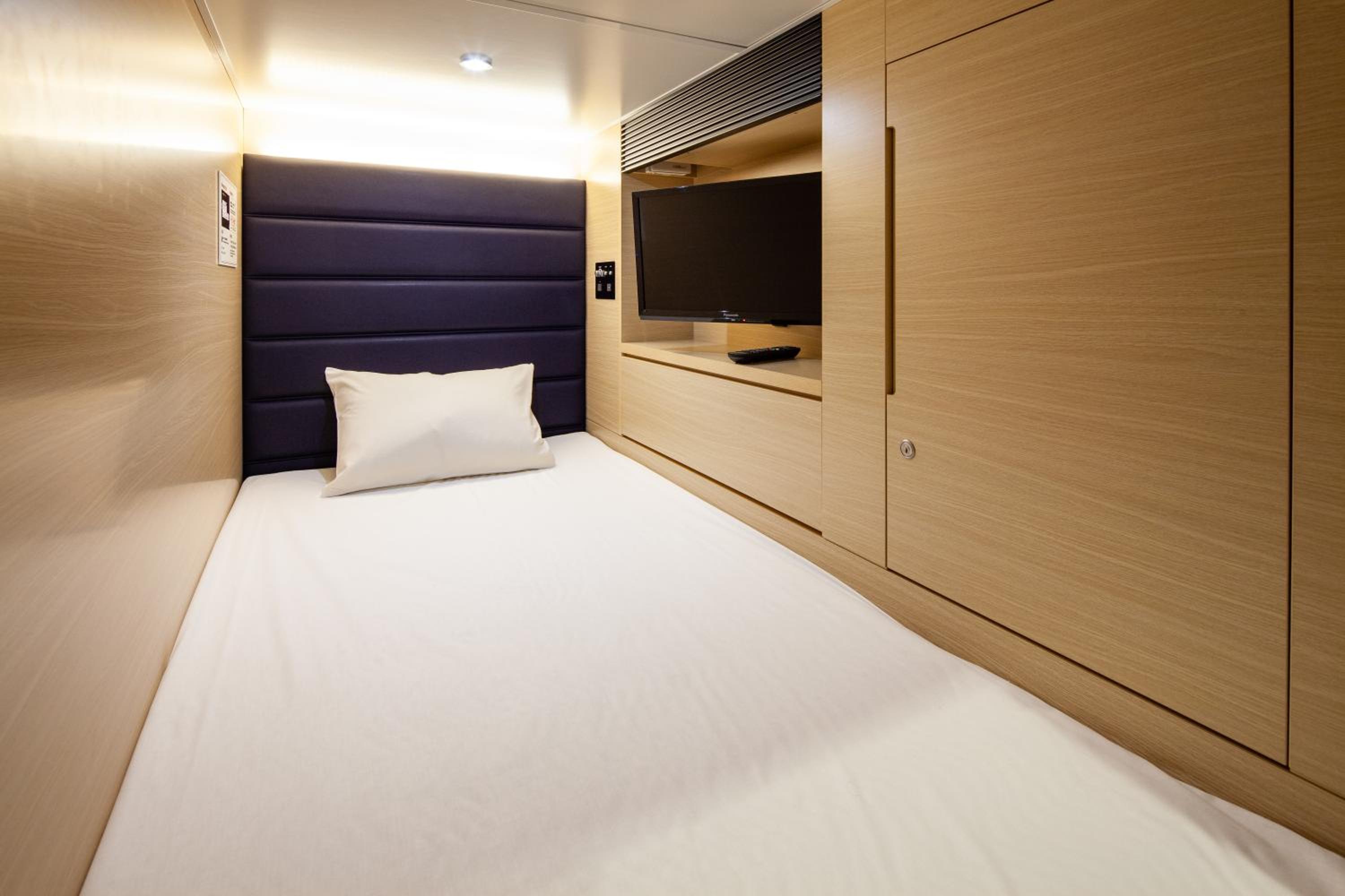 2 Capsule Beds In Standard Capsule Room for Male Only ( on Male Floor) photo 1