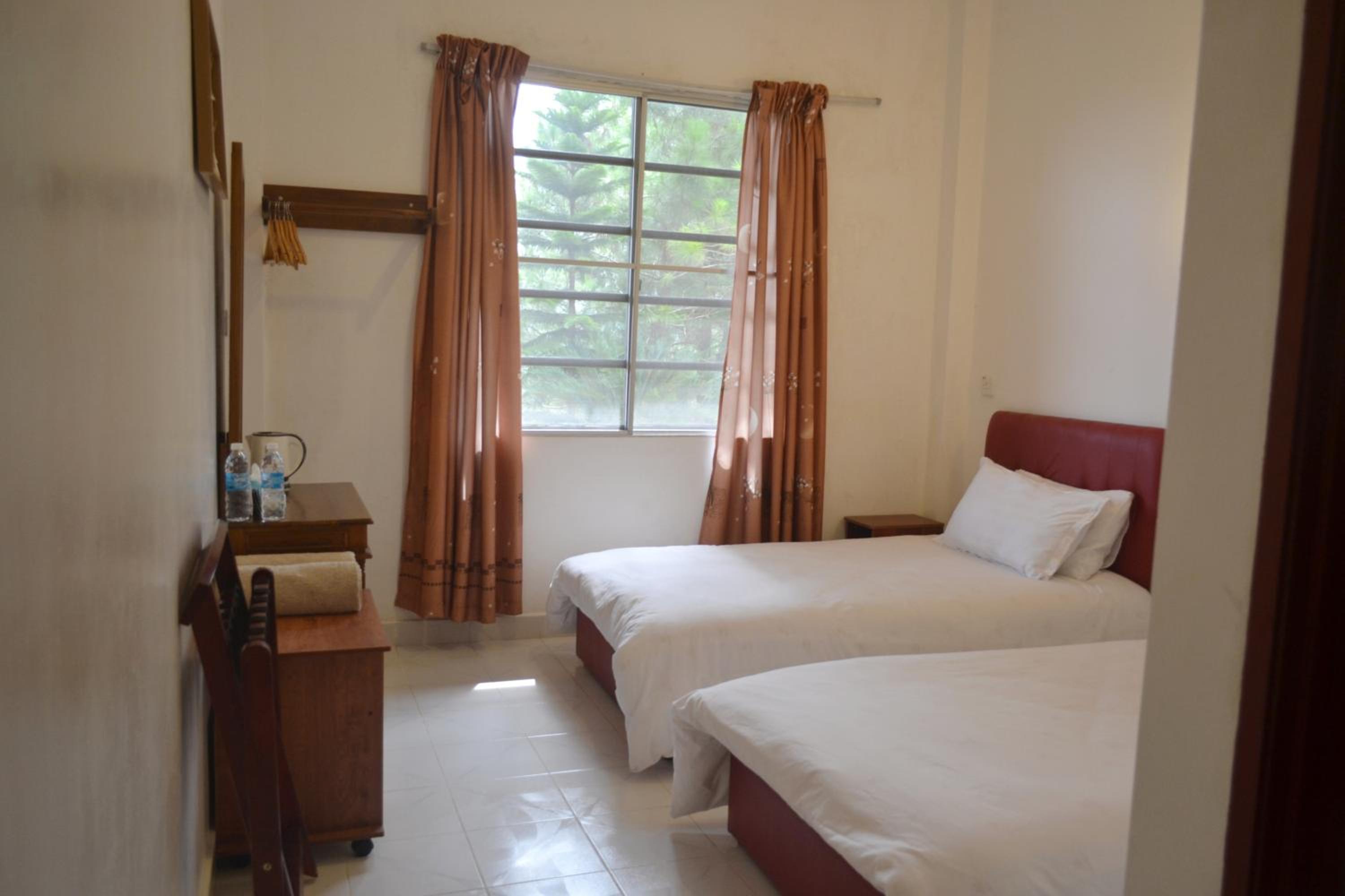 Economy Twin Room photo 2
