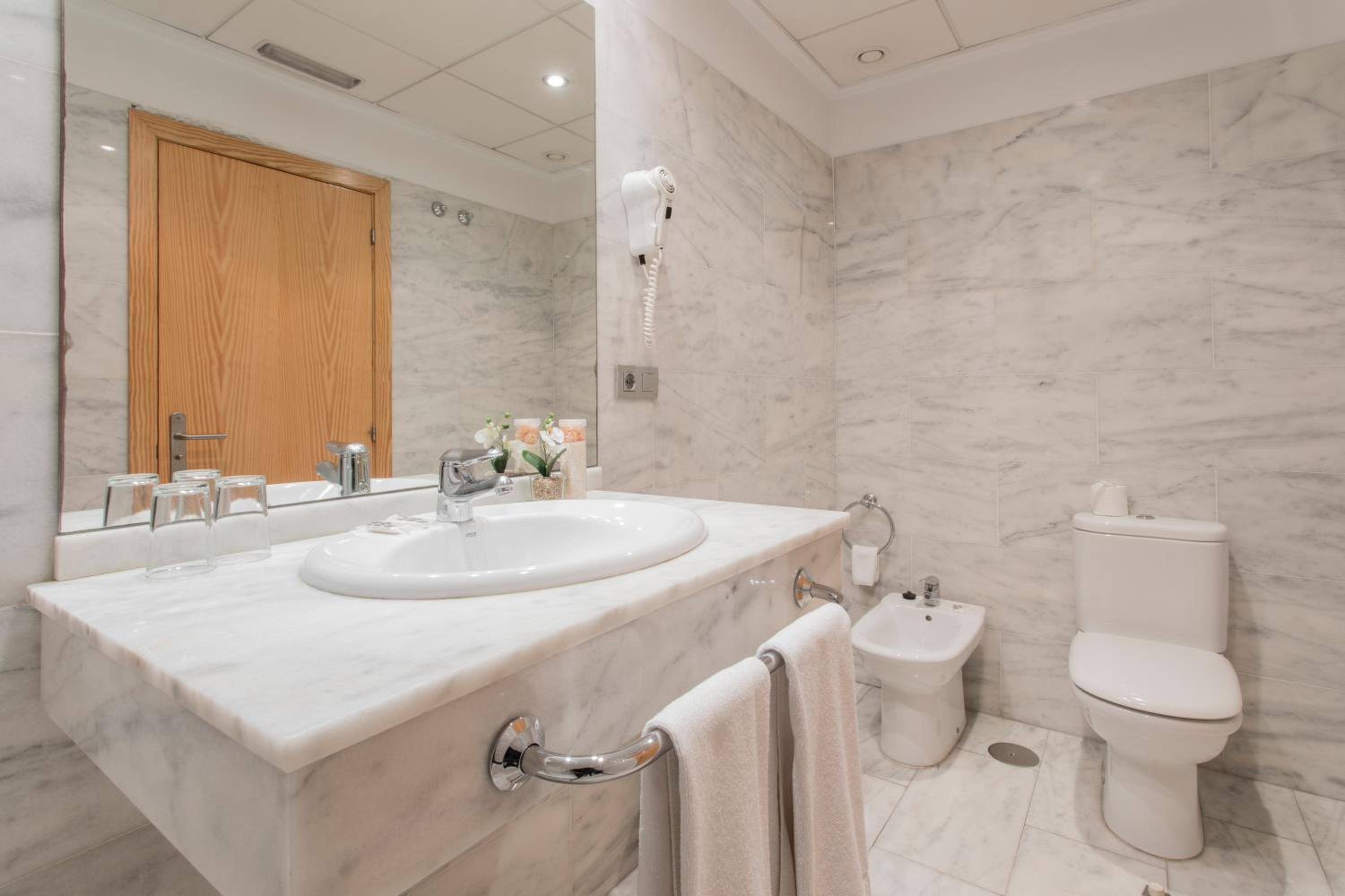 Triple Room - Photo 11