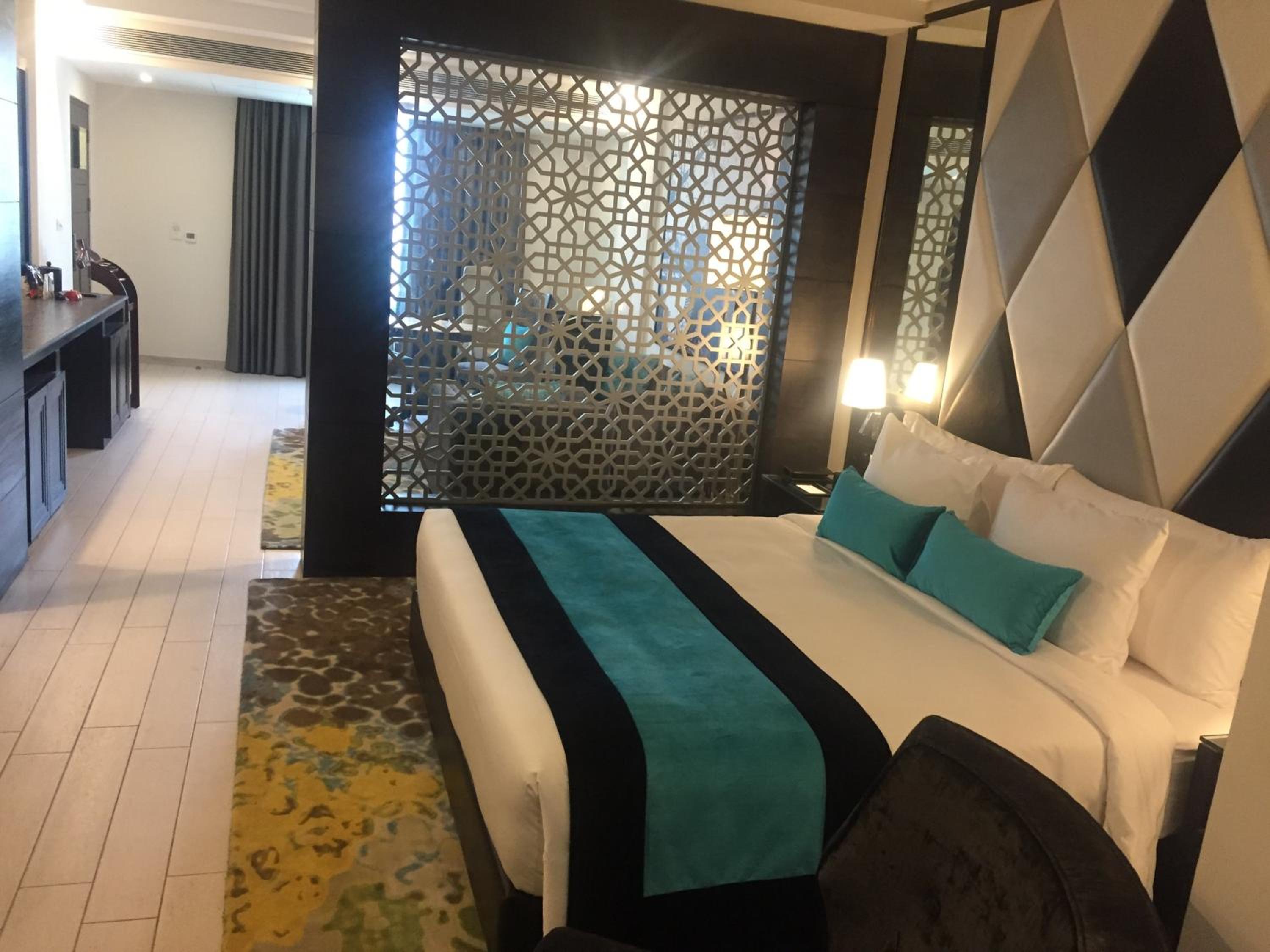 Executive Suite - Photo 3