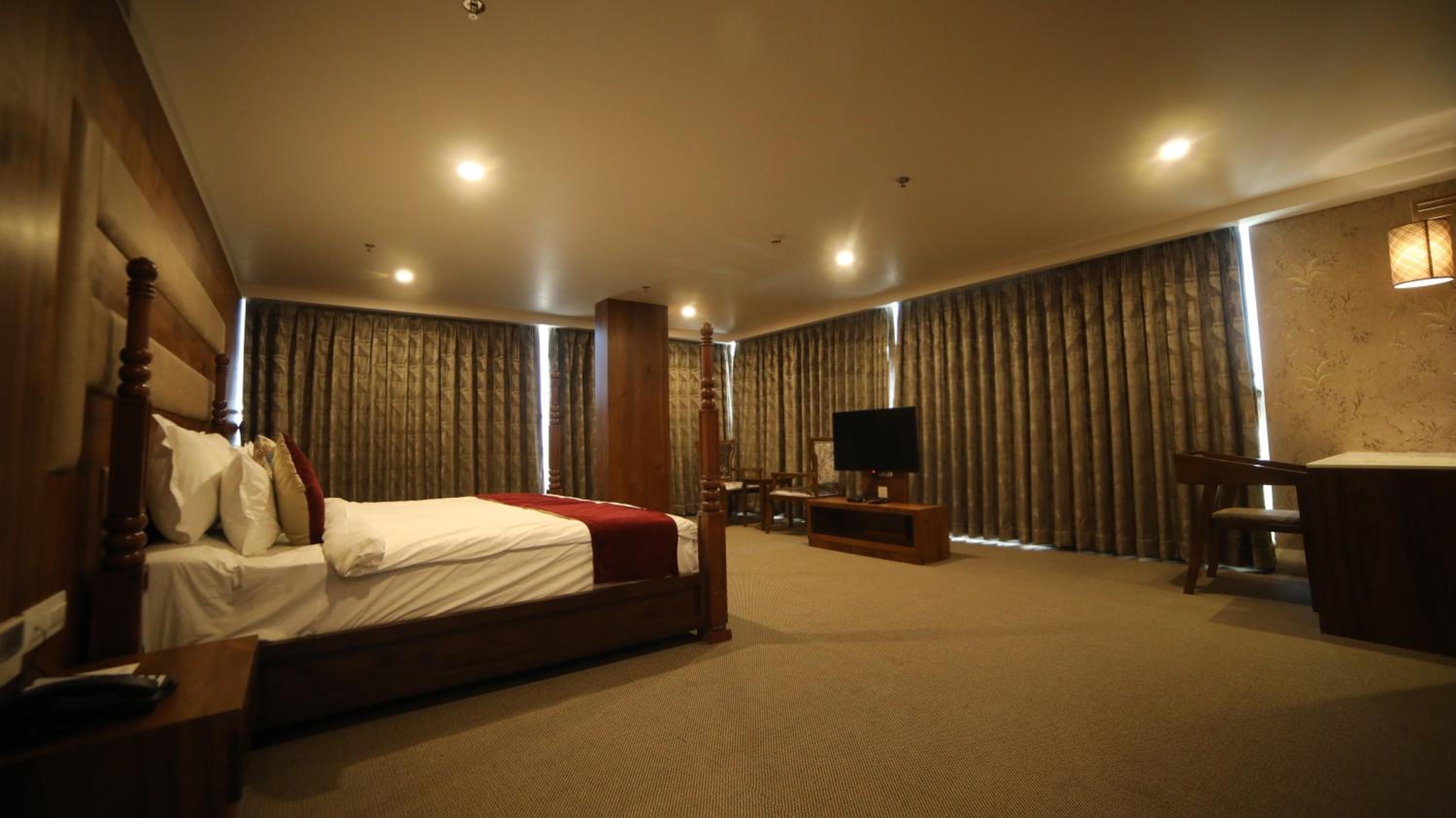 Presidential Suite - 10% off on Food, early check-in / late check-out upto 3 hours (subject to availability)