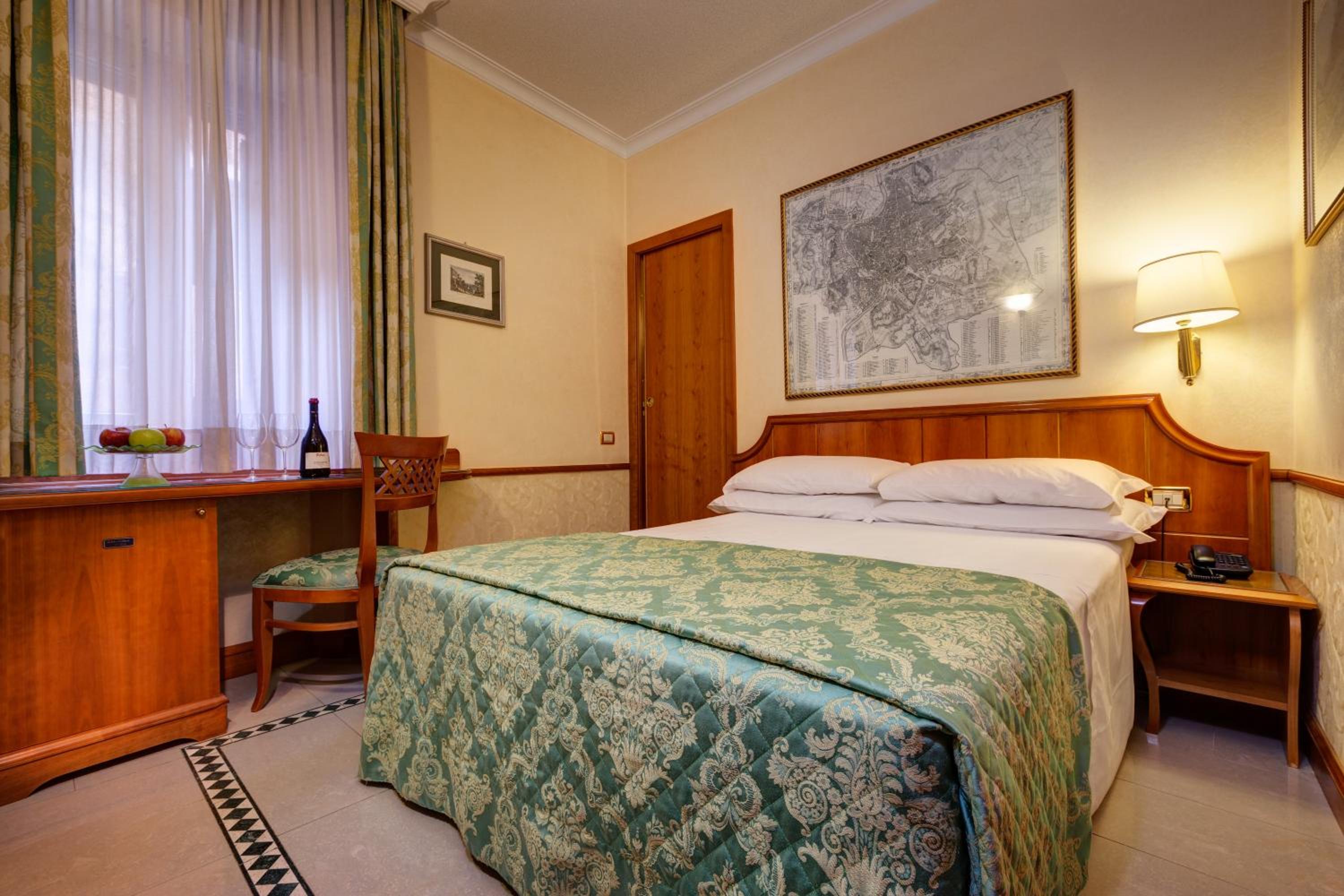 Small Double Room - French bed  photo 1