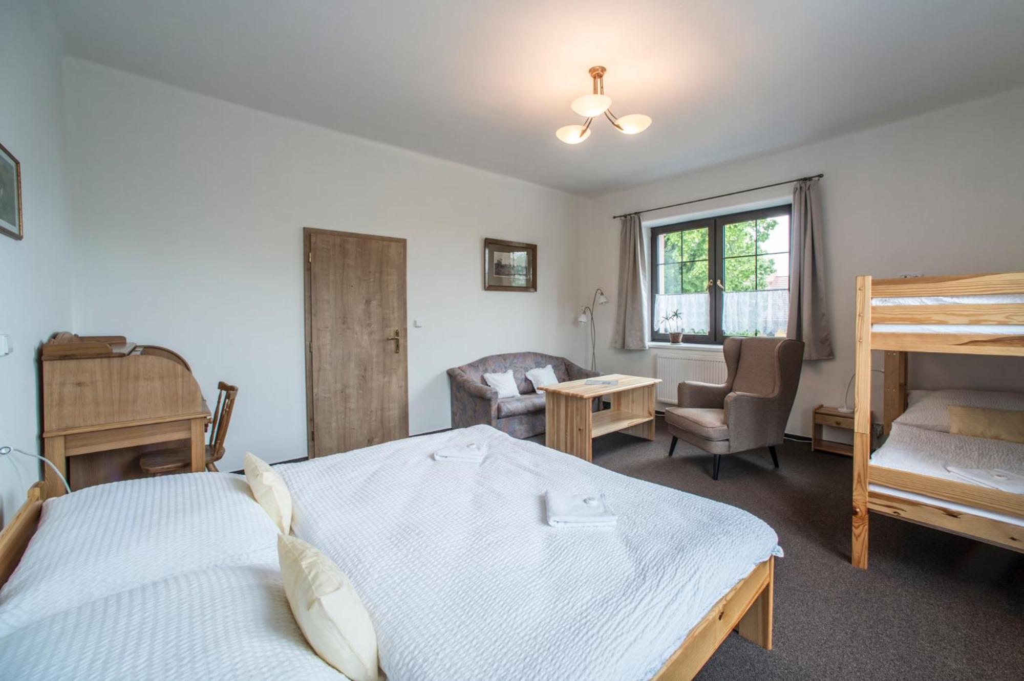 Quadruple Room with Bath photo 2