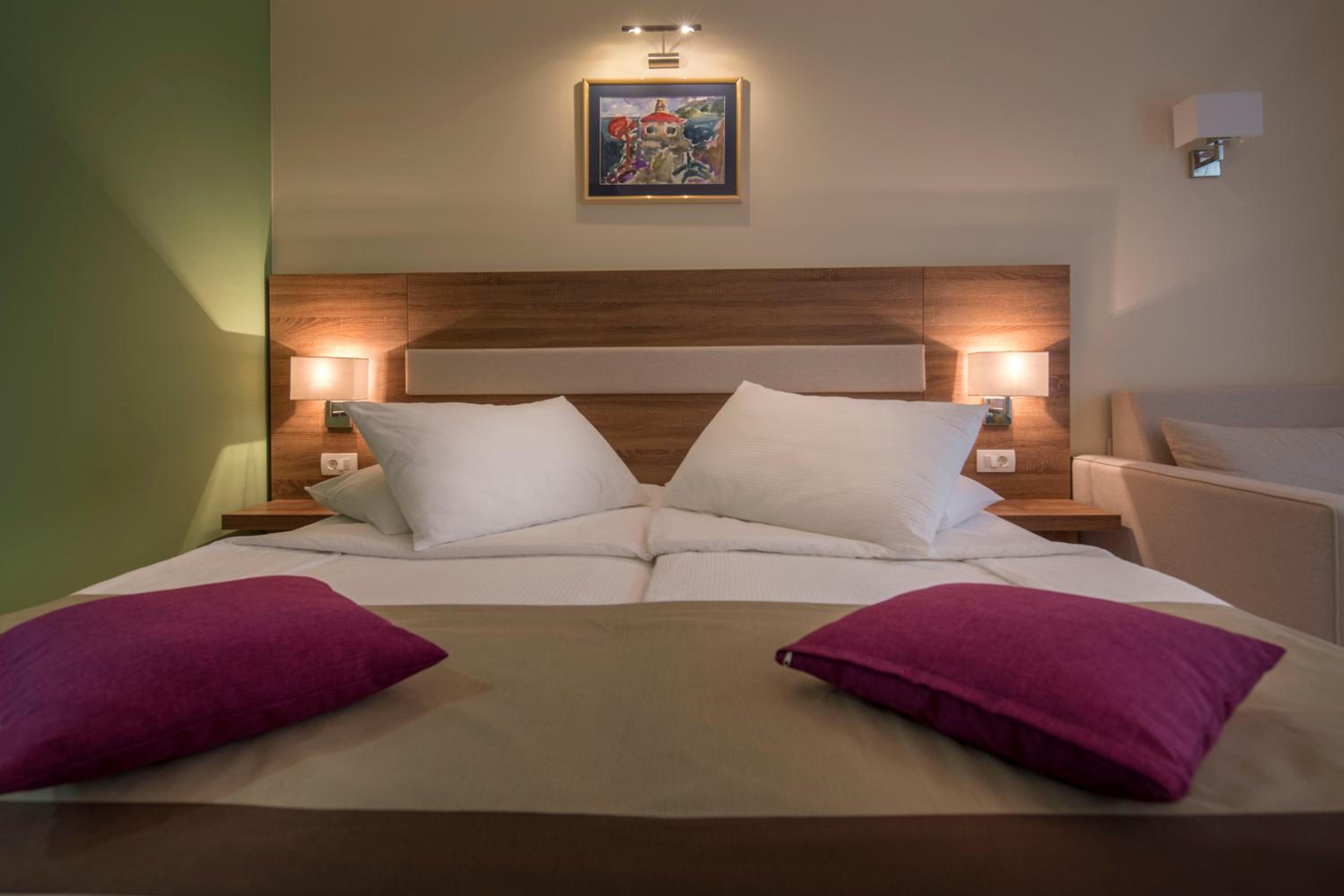 Superior Double Room with Balcony with Park View - Photo 12