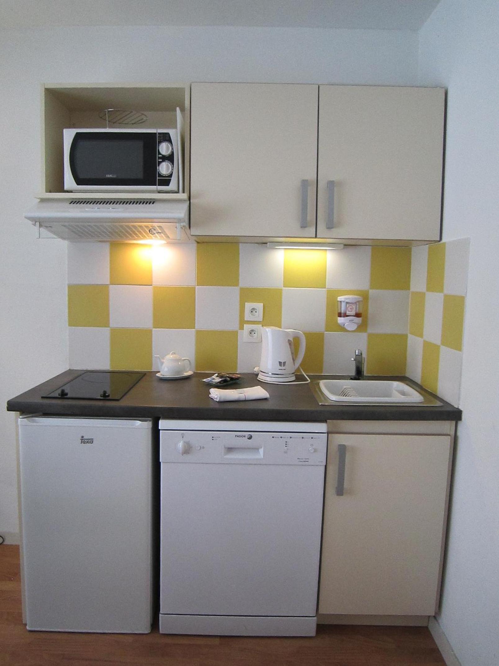 One-Bedroom Apartment (4 Adults) - Photo 4