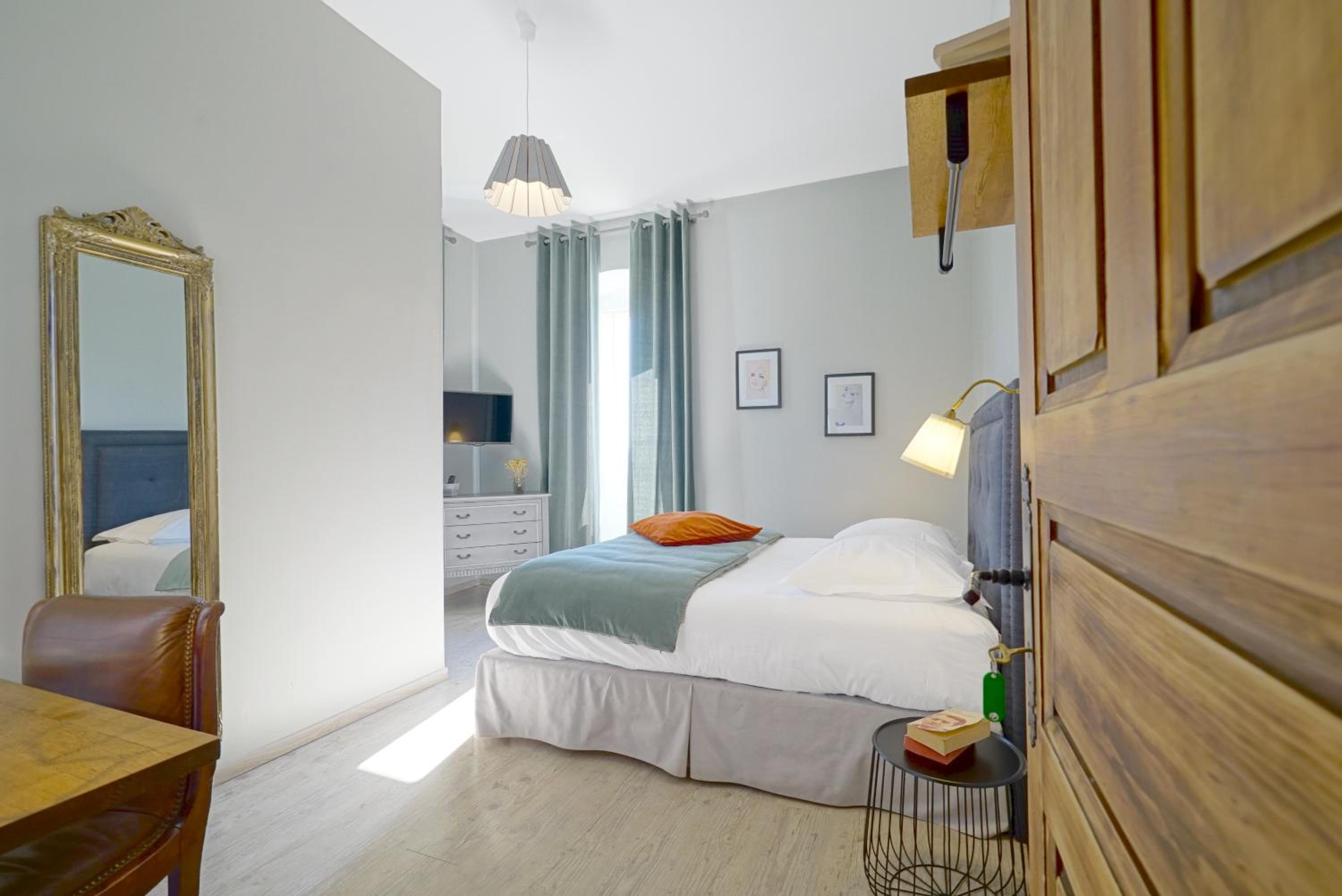 Double Room - Photo 6