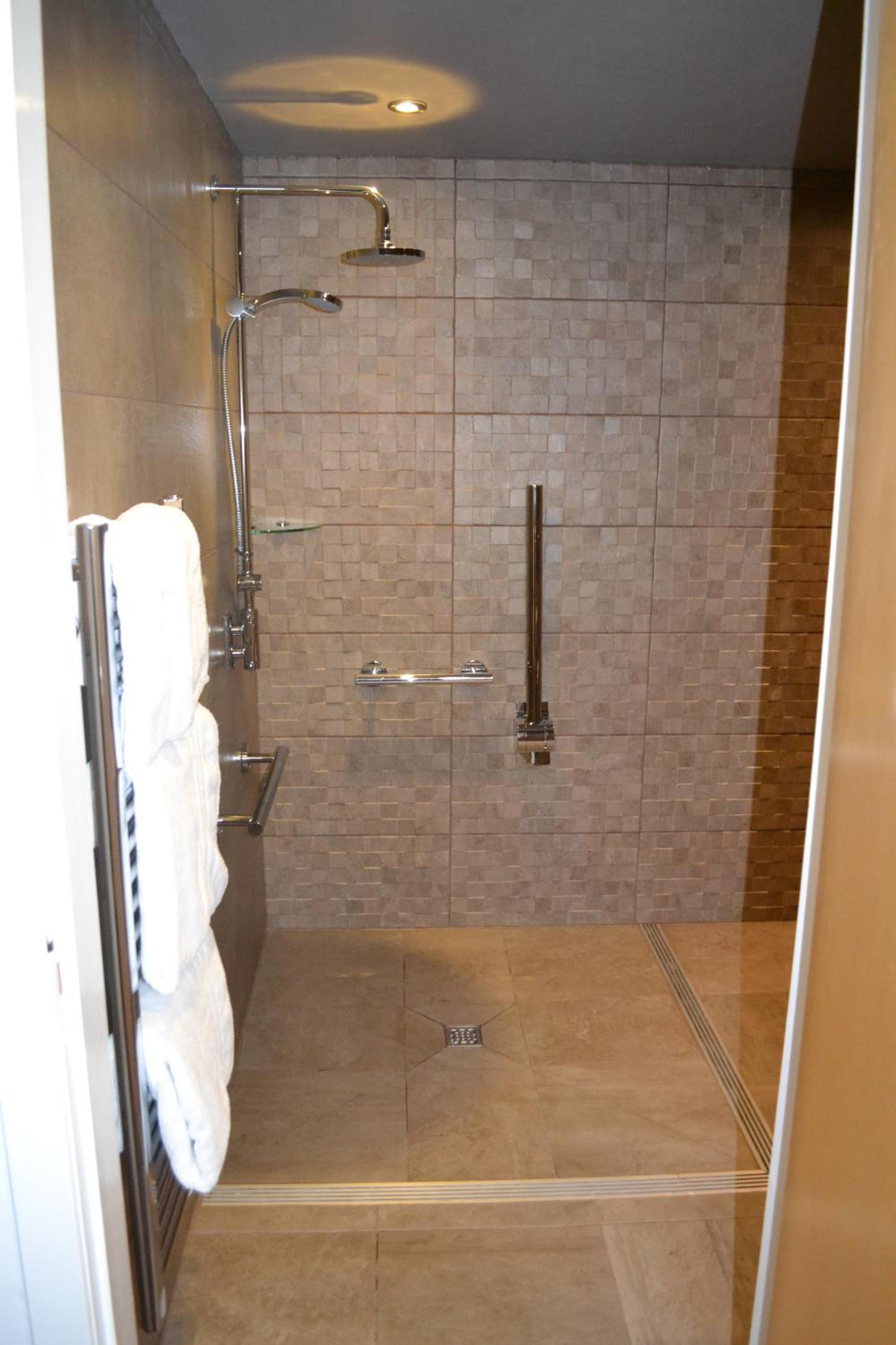 Spa Resort Superior Adapted Twin photo 3