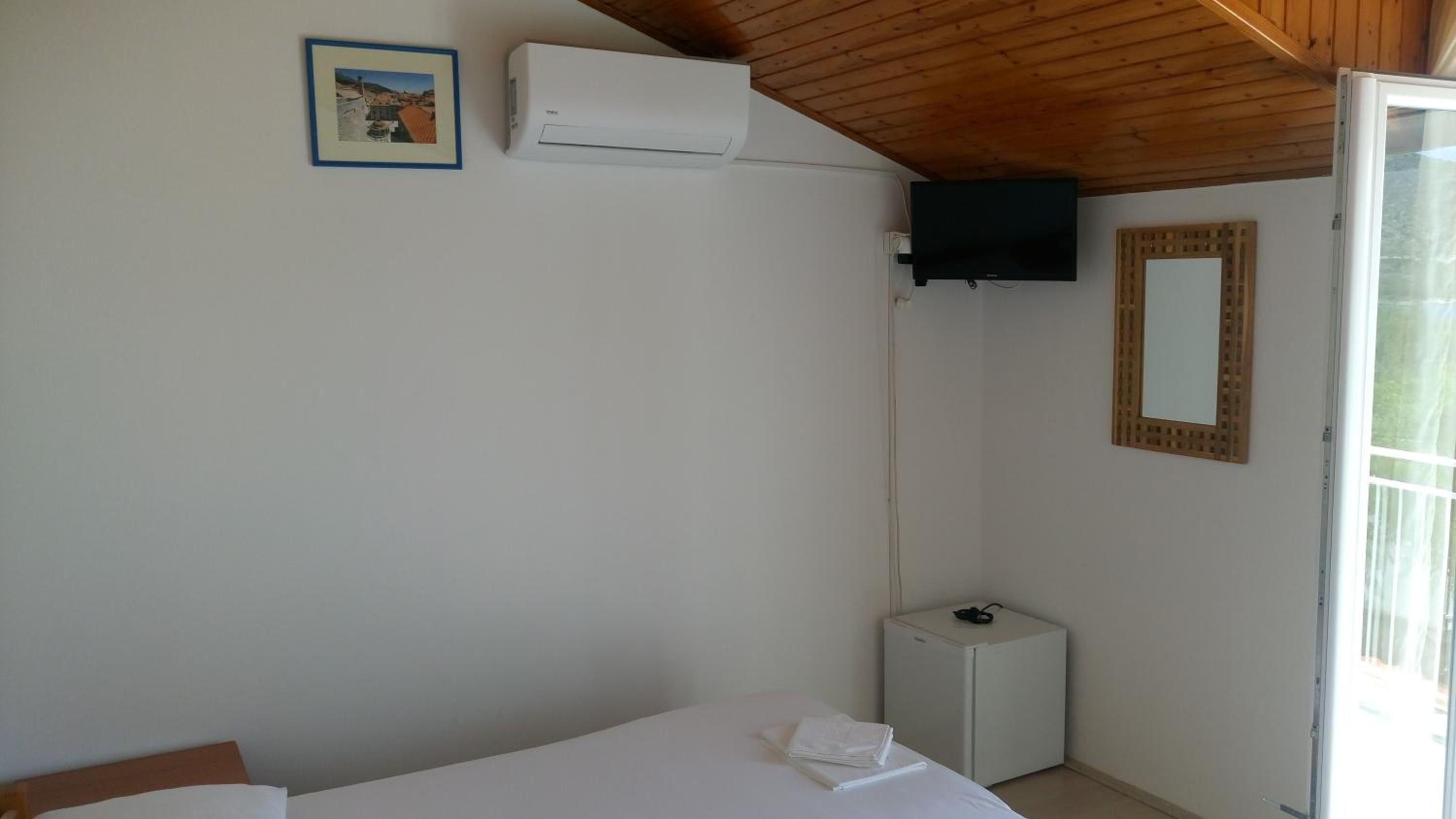 Twin Room - Photo 13