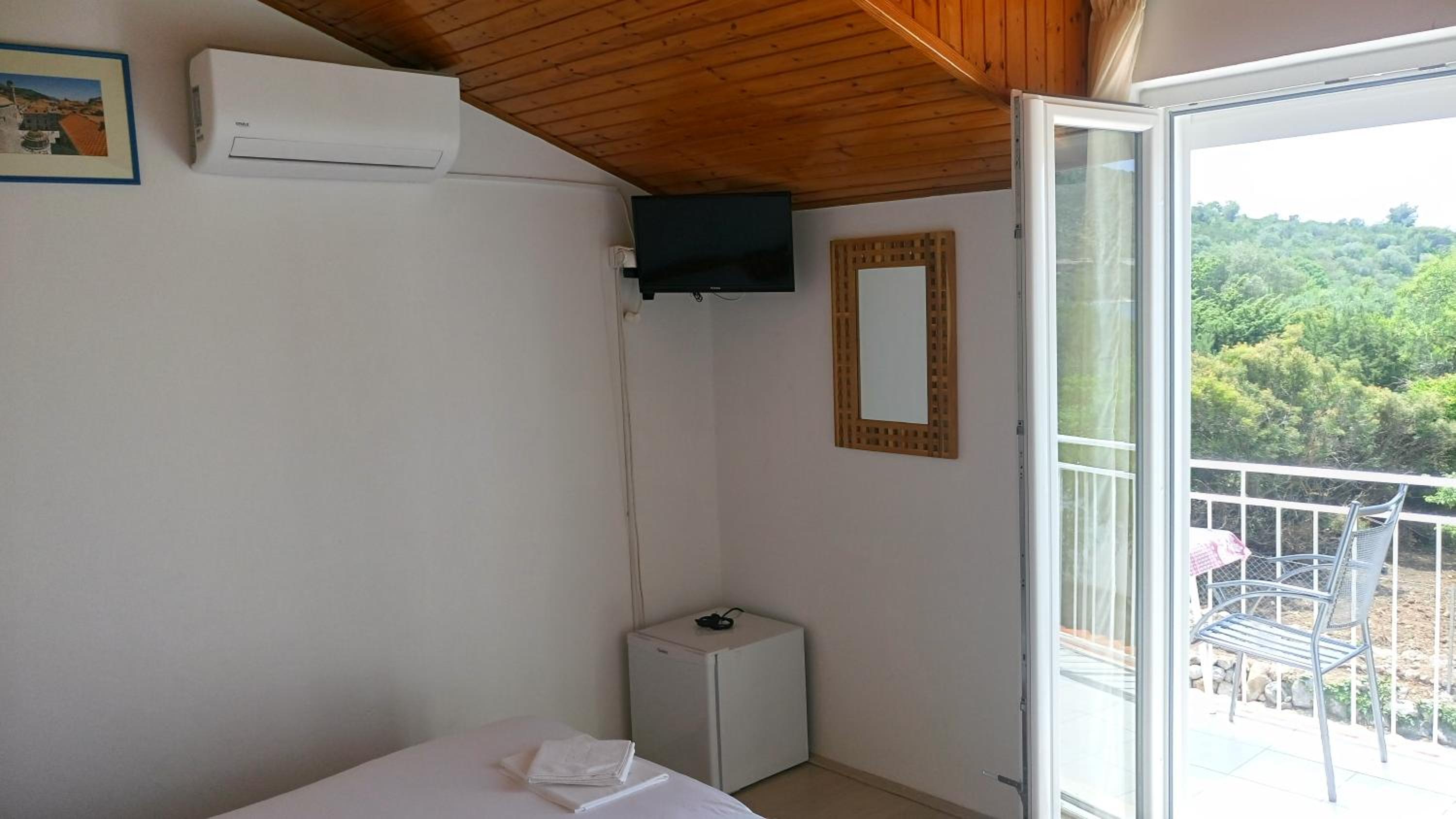 Twin Room - Photo 7