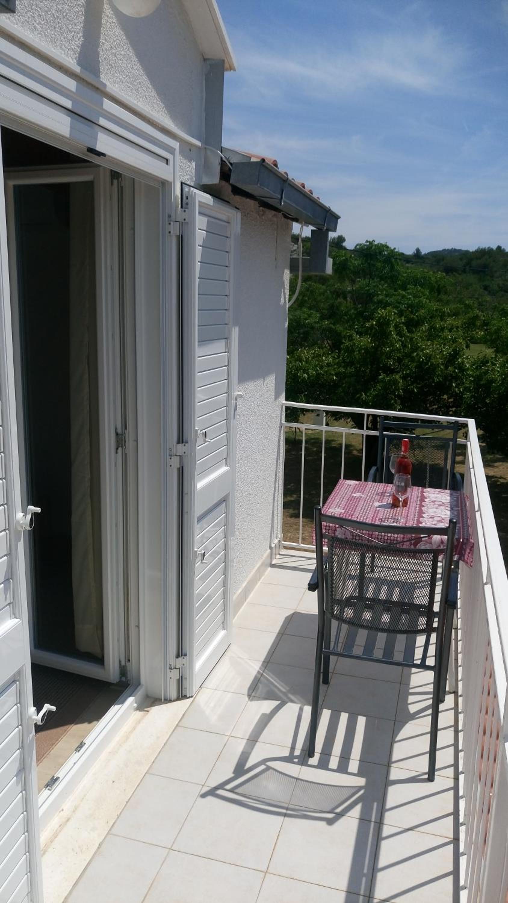 Twin Room - Photo 11