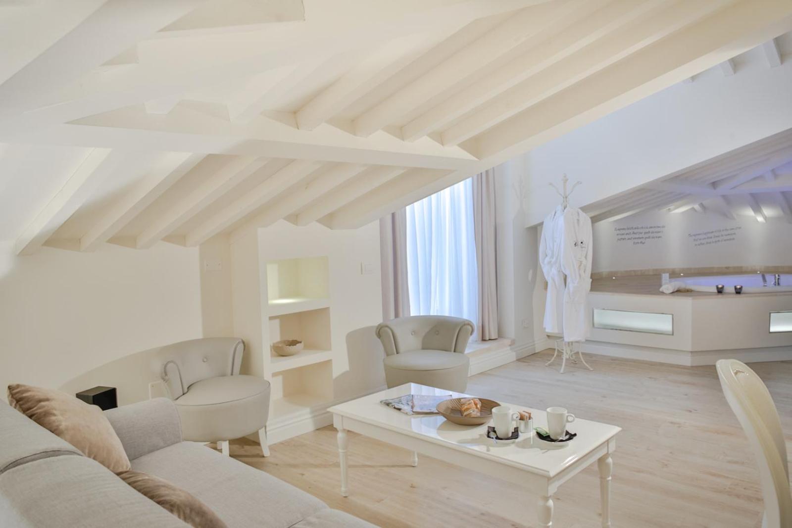 Suite with Terrace and Spa Bath photo 2