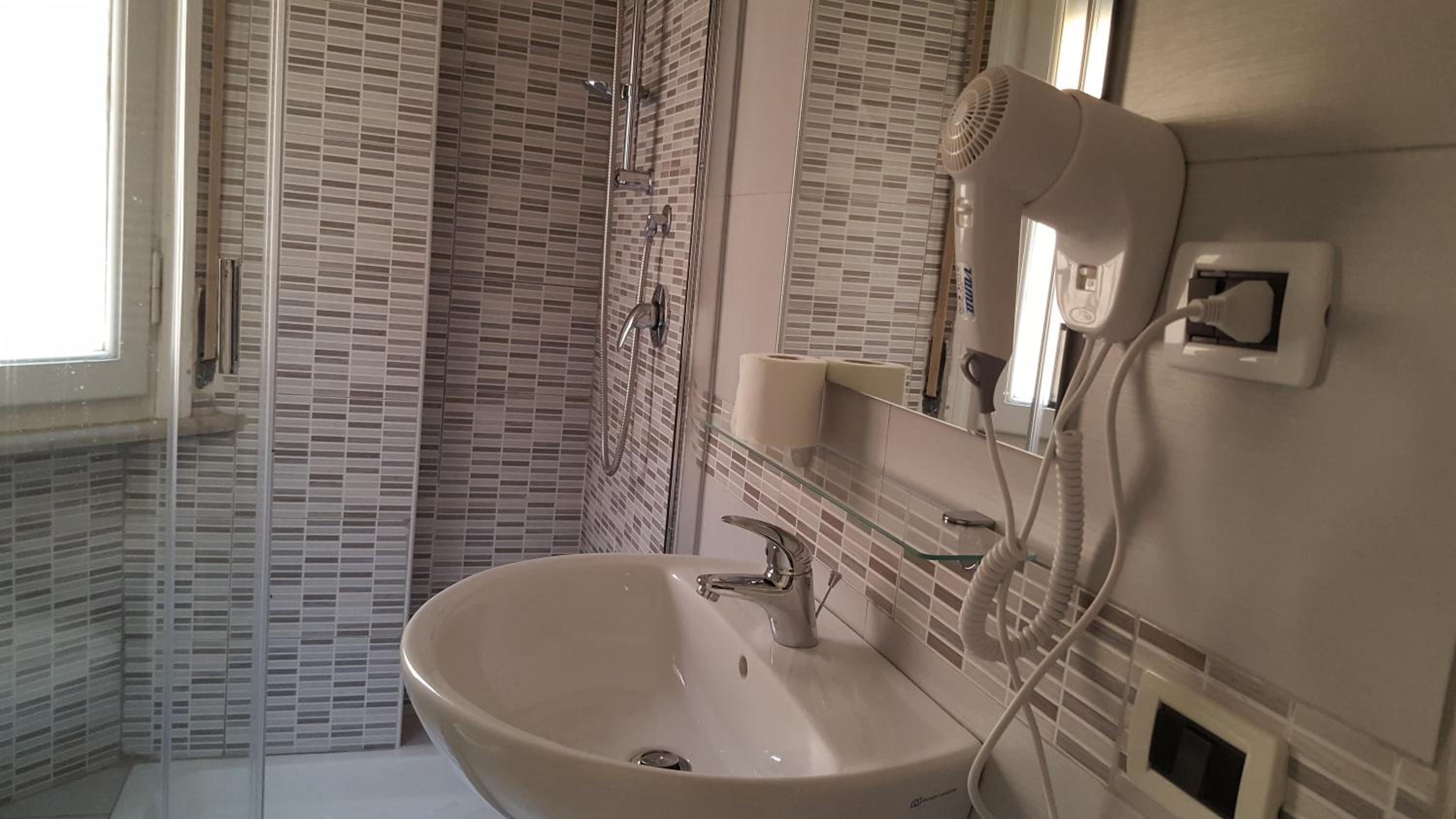 Standard Single Room with Shared Bathroom photo 3
