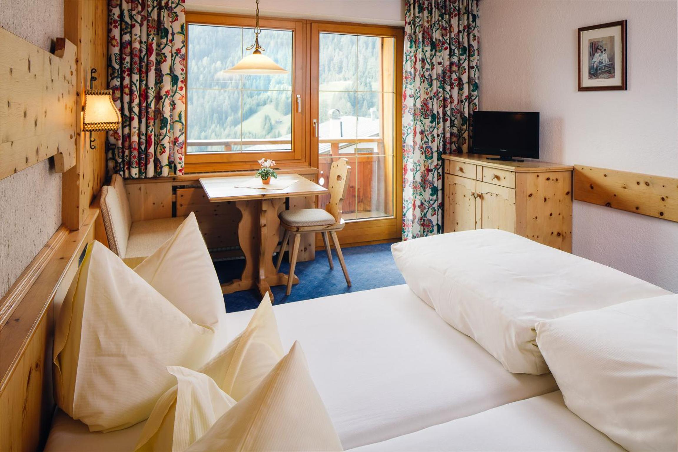 One-Bedroom Apartment with Balcony photo 2