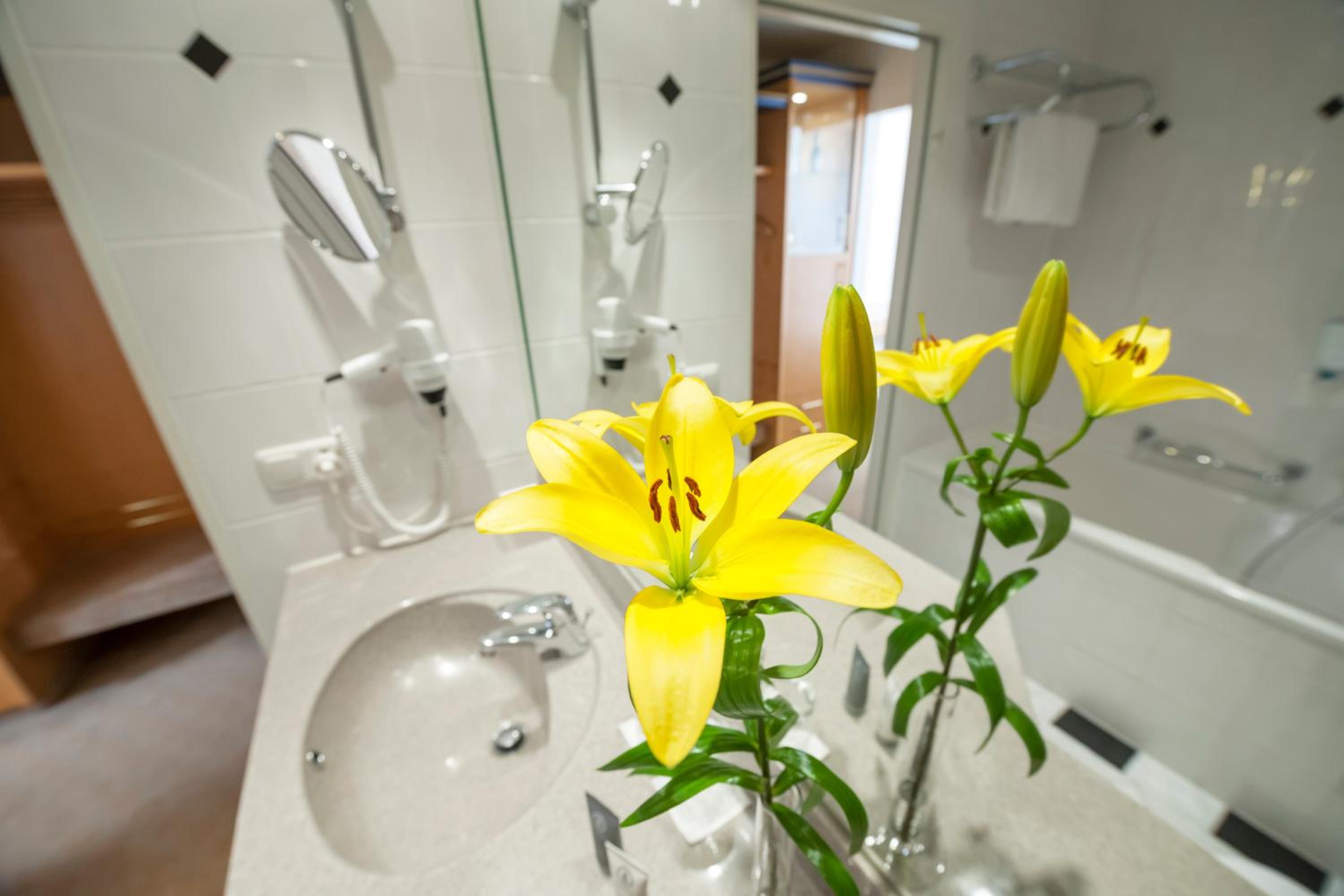 Standard Double Room - Photo 11