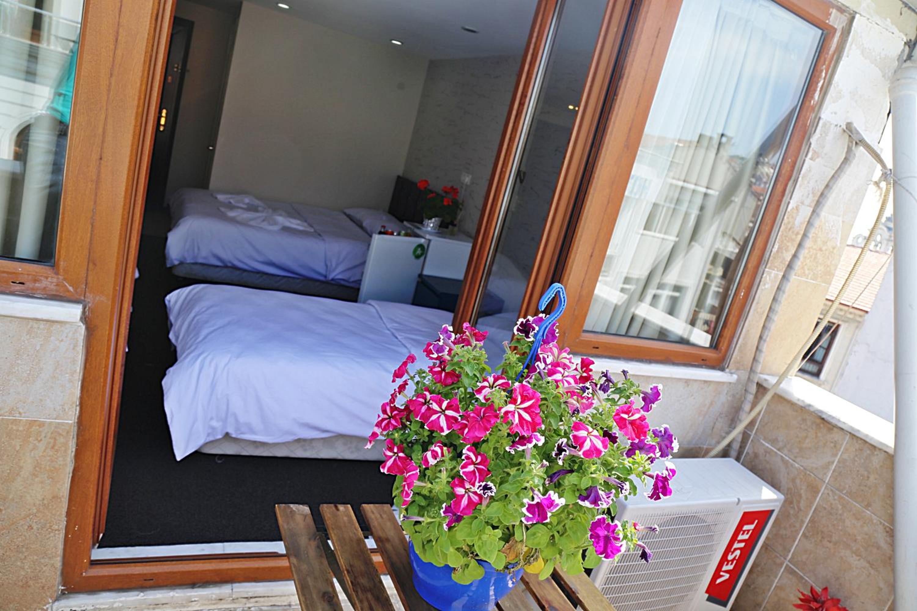 Luxury Triple Room photo 2