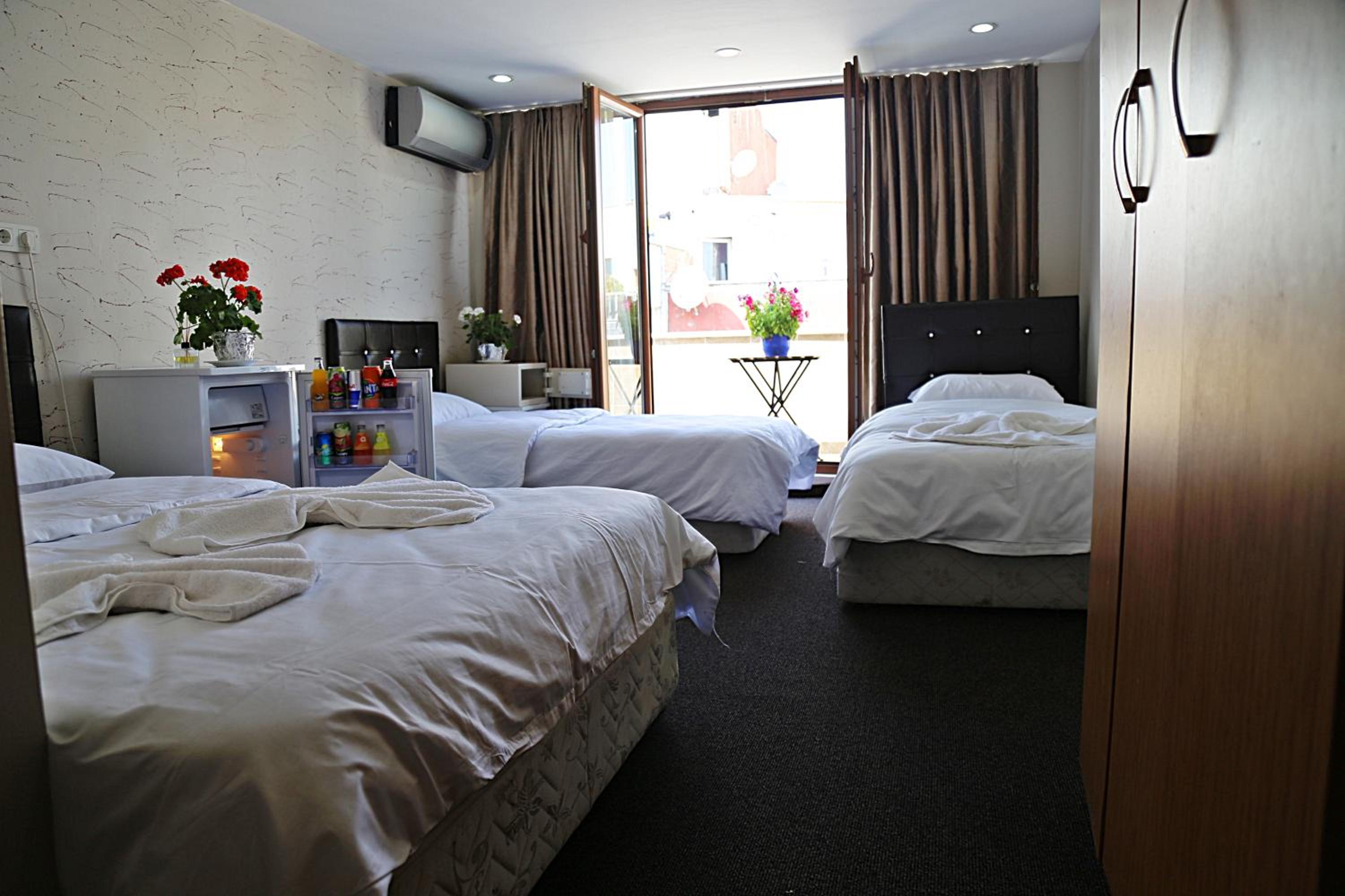 Luxury Triple Room photo 3